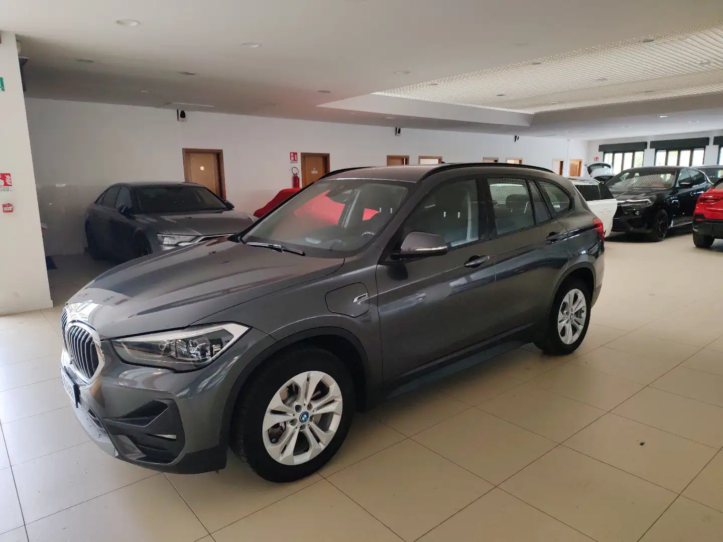 BMW X1 xDrive25e Plug-In-Hybrid auto Fari LED Cruise Navi Gris - 1