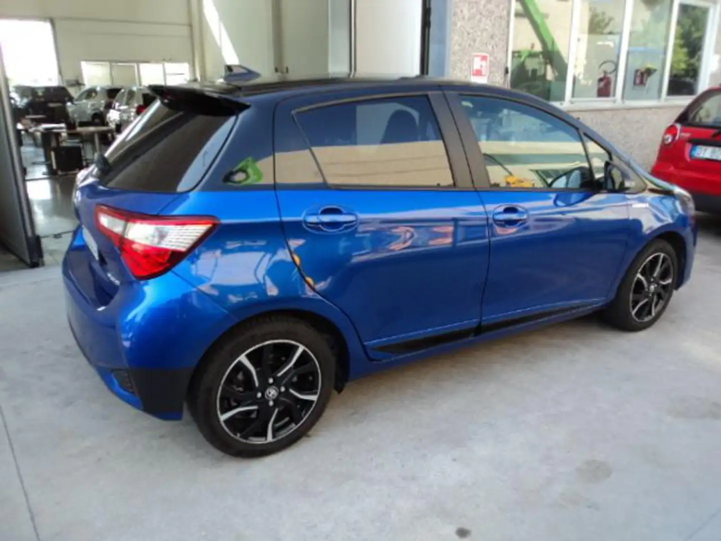 Toyota Yaris 1.5 Hybrid 5 porte Trend "Blue Edition" Blu/Azzurro - 2
