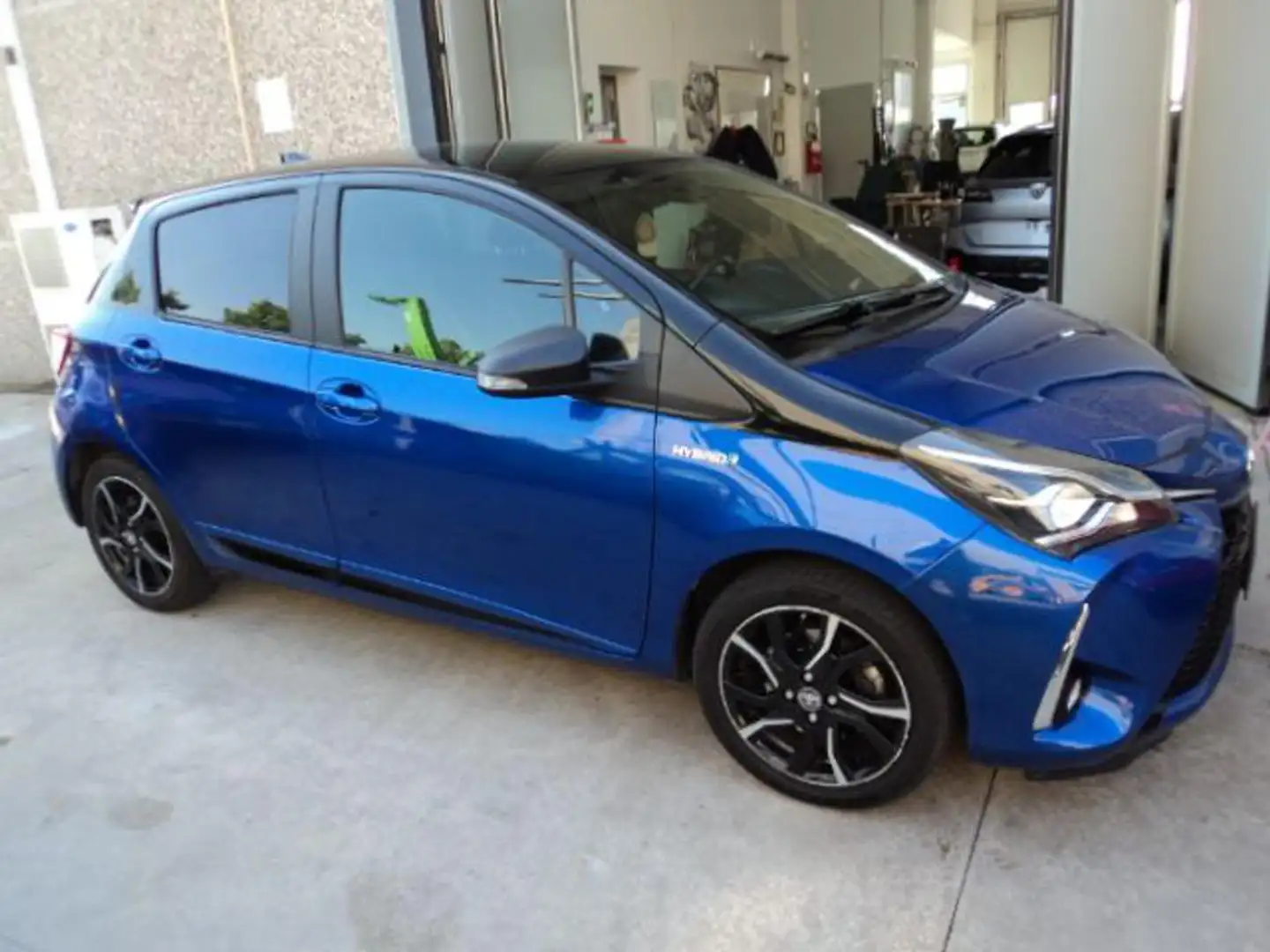 Toyota Yaris 1.5 Hybrid 5 porte Trend "Blue Edition" Blu/Azzurro - 1