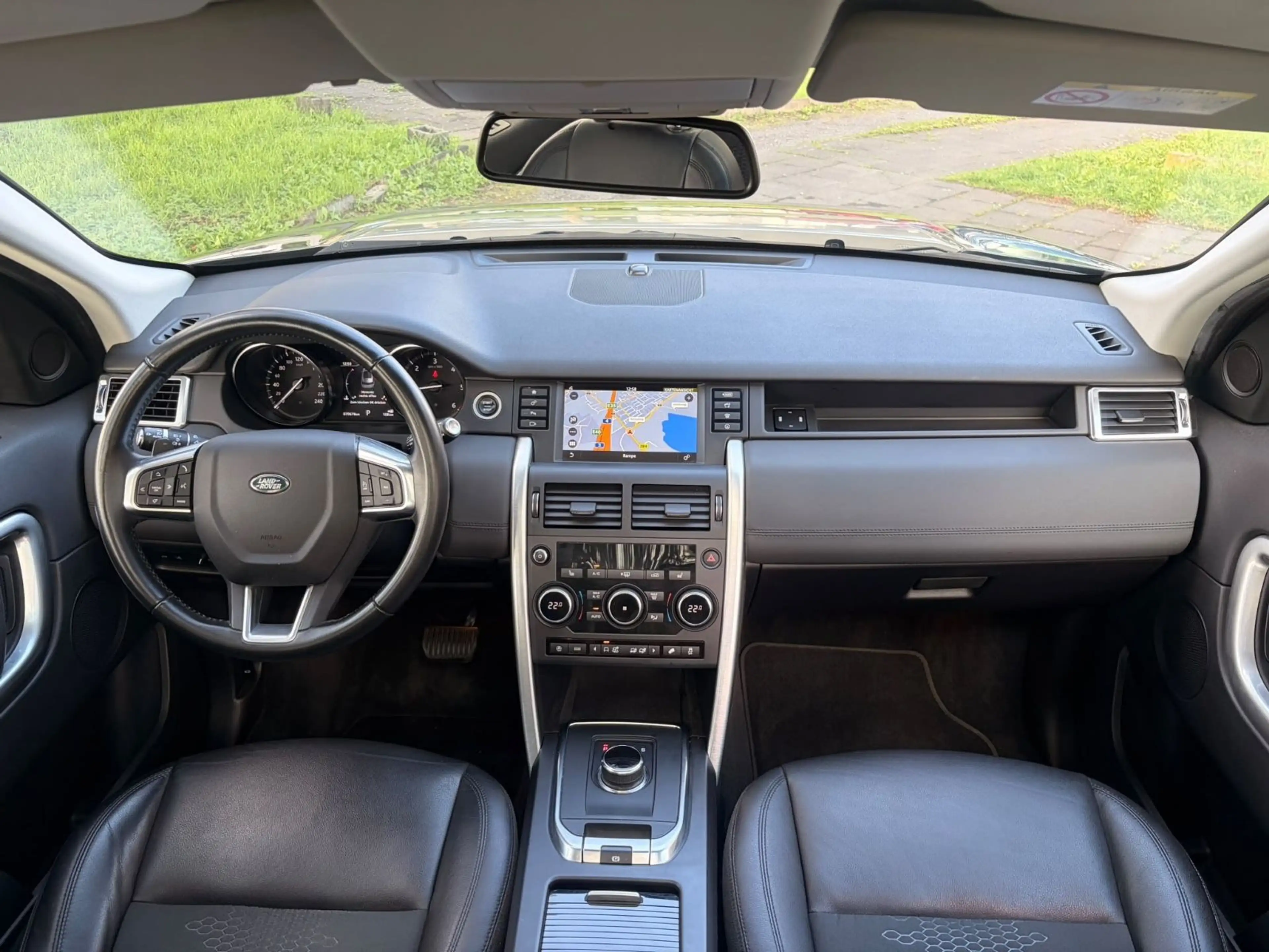 Land Rover Discovery Sport SE AWD*4 X 4 *EU6*Auto*Pano*Navi — photo 2