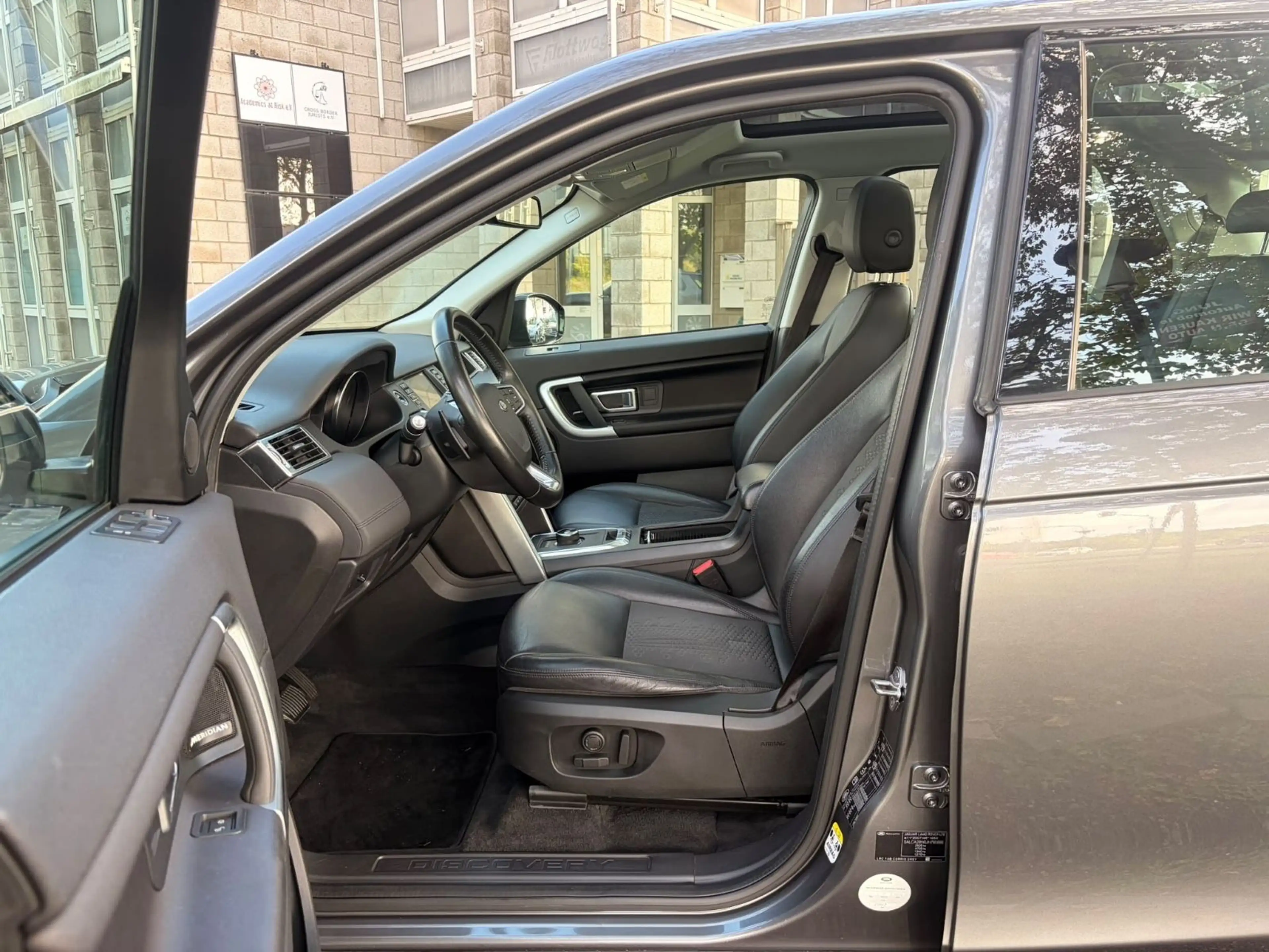 Land Rover Discovery Sport SE AWD*4 X 4 *EU6*Auto*Pano*Navi — photo 11