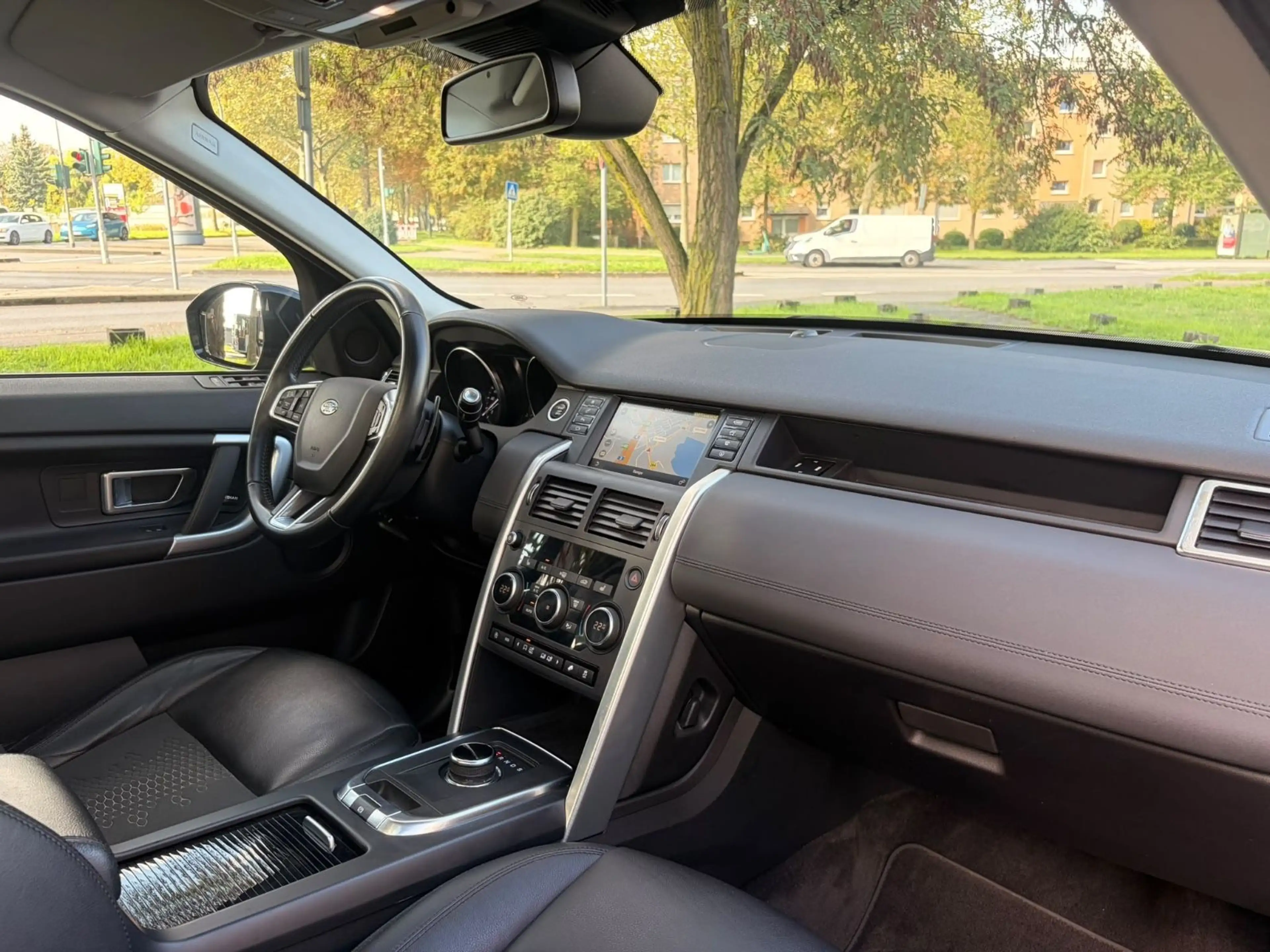 Land Rover Discovery Sport SE AWD*4 X 4 *EU6*Auto*Pano*Navi — photo 15