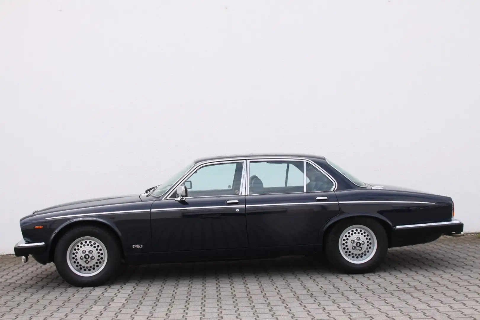 Jaguar Daimler Double Six Serie 3 mit 2 Jahren Garantie Bleu - 2