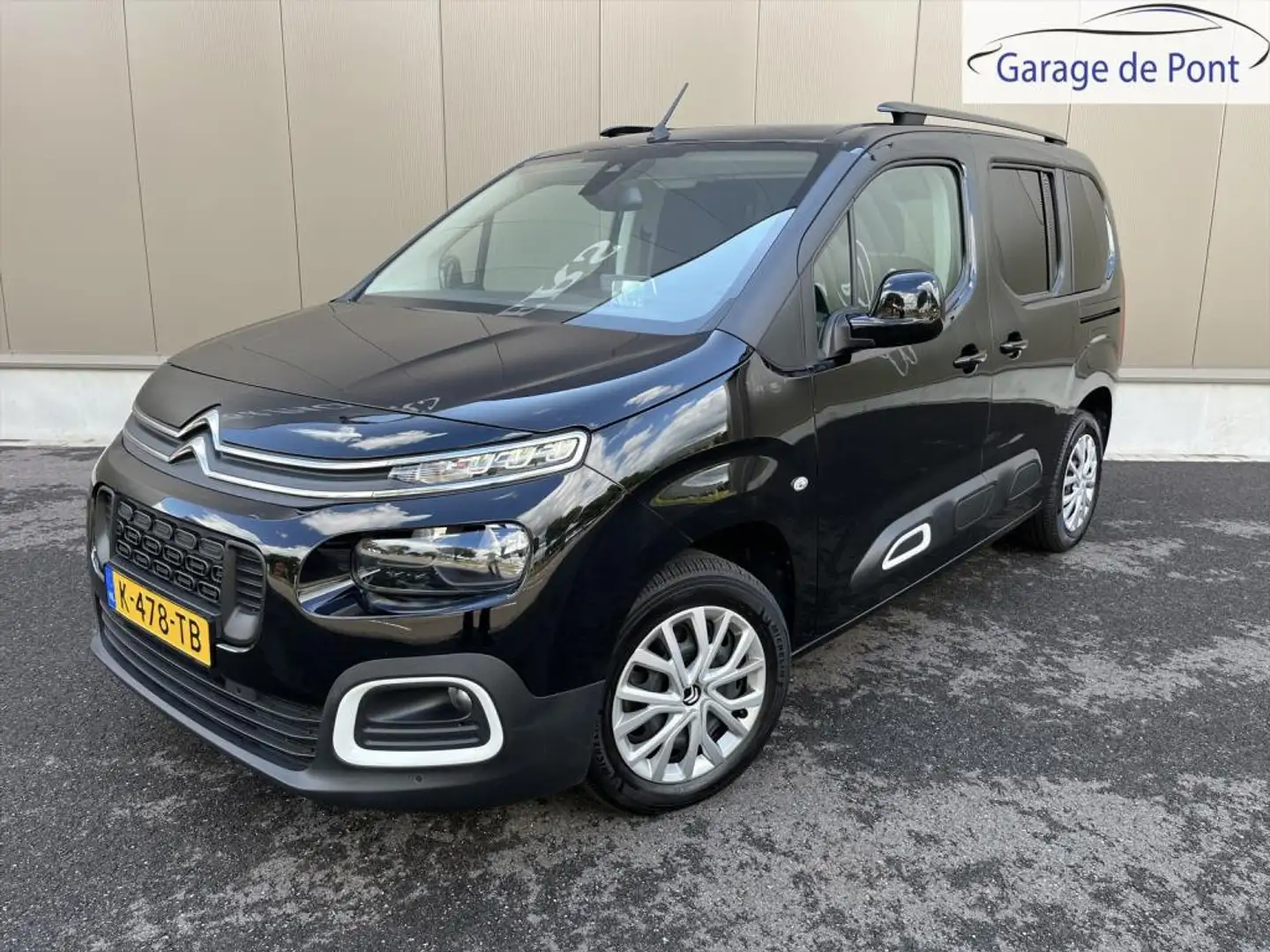 Citroen Berlingo 1.2 PureTech Shine, AUTOMAAT, panoramadak, head up Zwart - 1