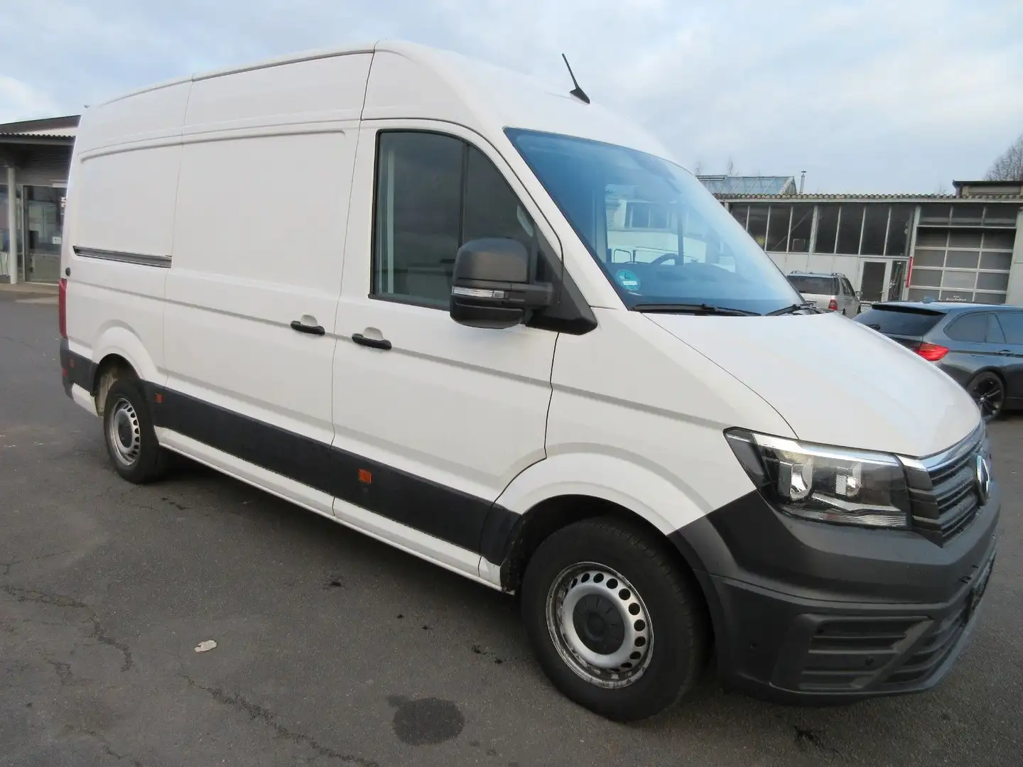 Volkswagen Crafter 30 mittellang Hochdach FWD Weiß - 2