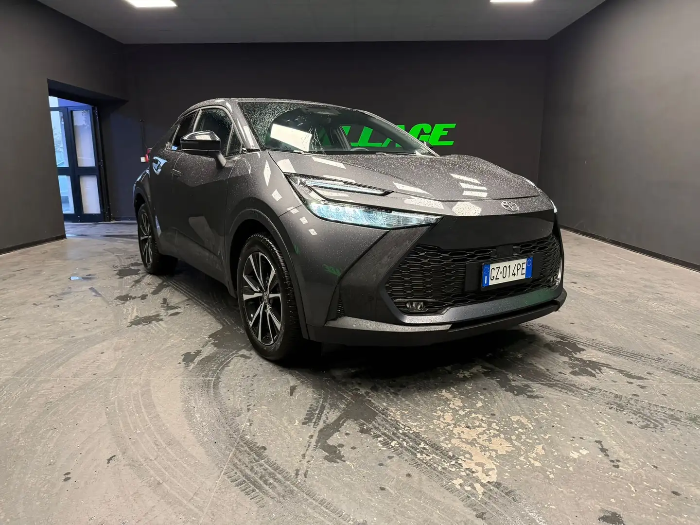 Toyota C-HR 2.0 phev Trend fwd e-cvt PREZZO REALE Grigio - 1