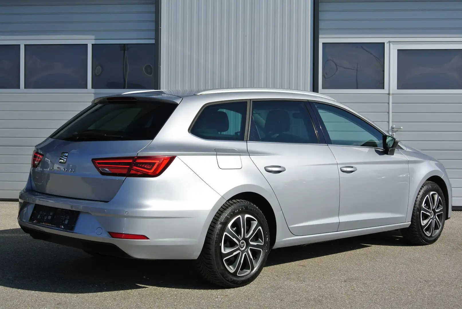 SEAT Leon ST 1.6 TDI Xcellence * LED-SW * LEDER * PDC * SHZ Argent - 2