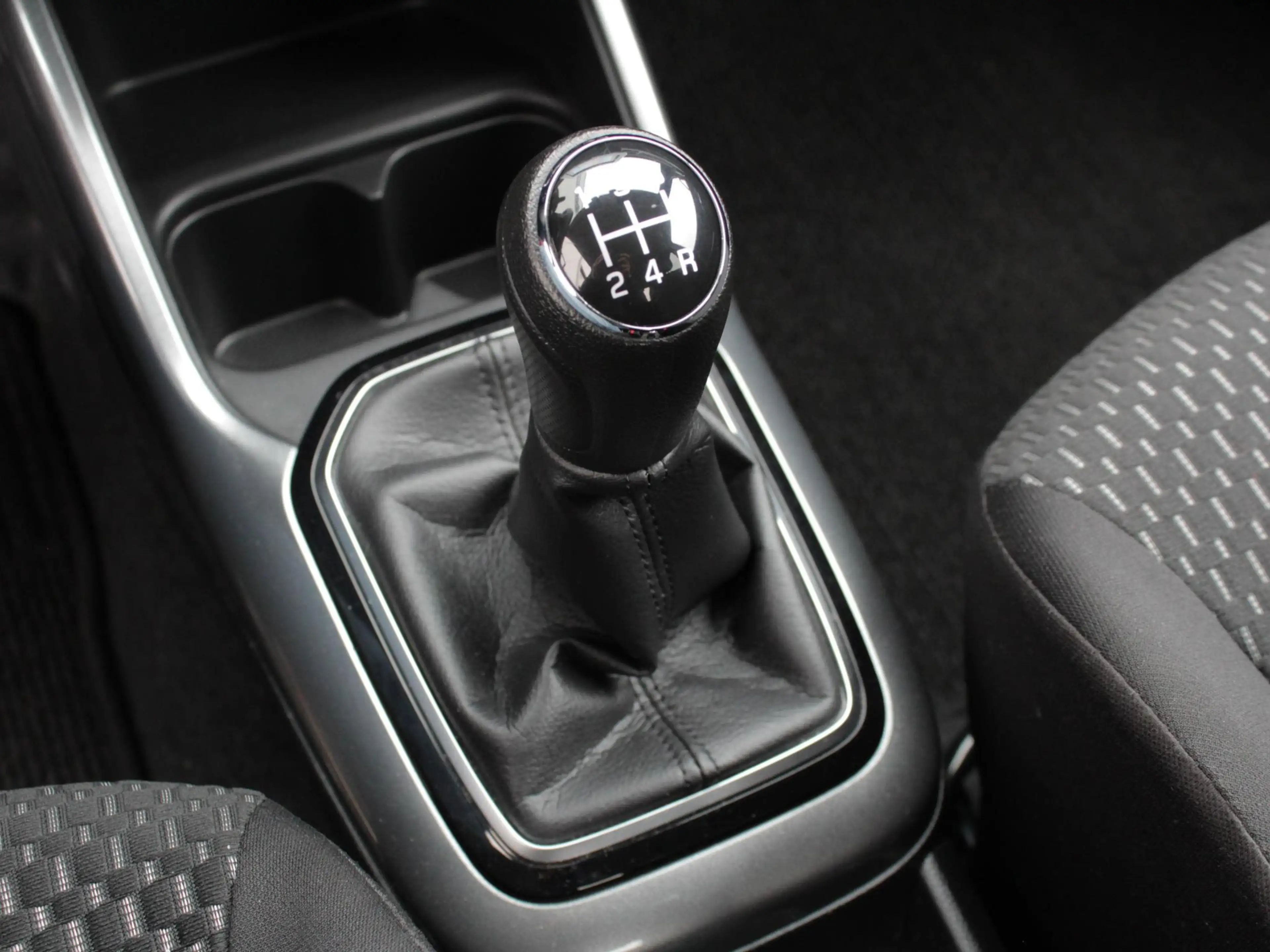 Suzuki Ignis 1.2 Smart Hybrid Style | Clima | Cruise | Navi | C — photo 13