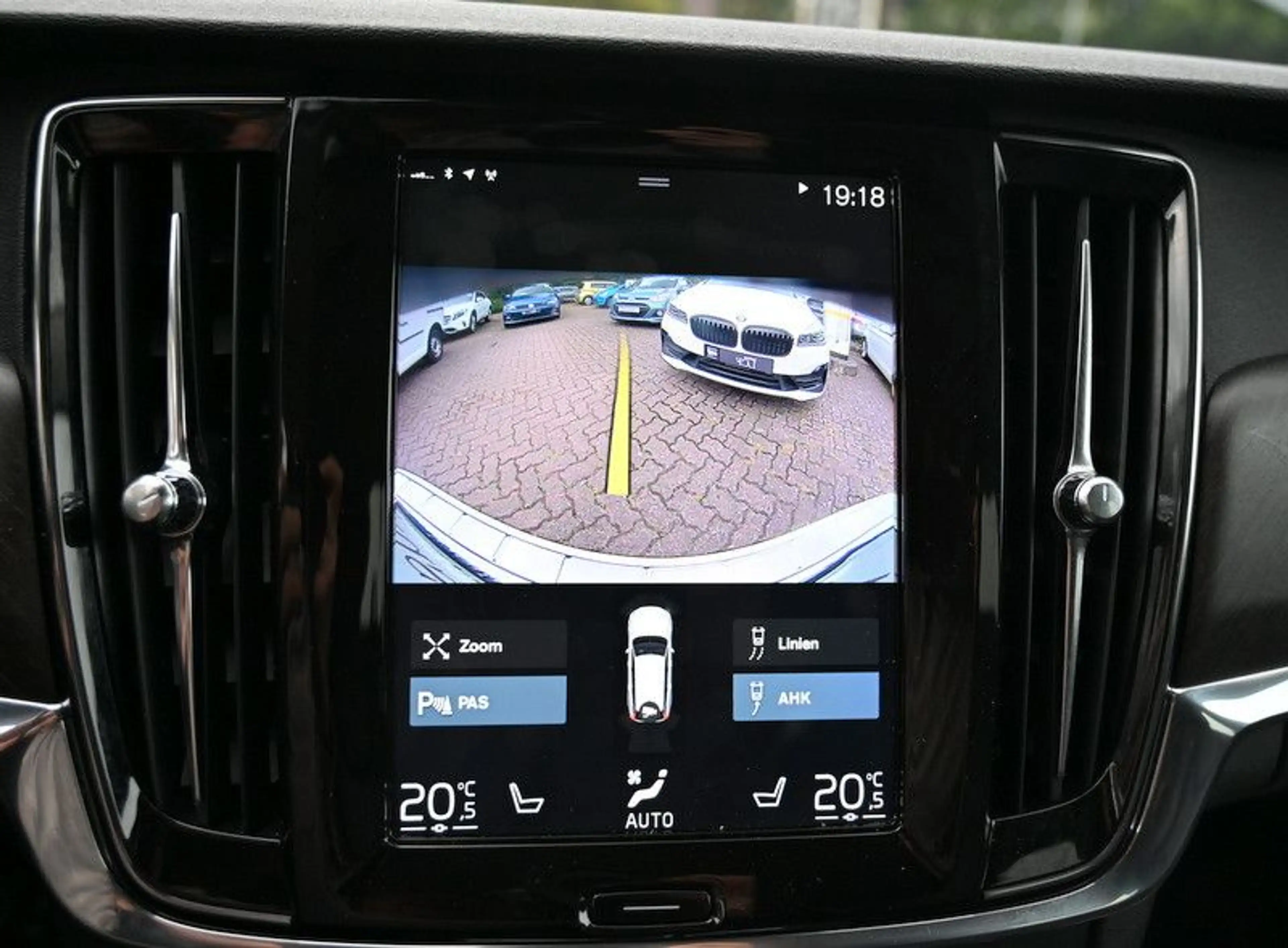 Volvo V90 Cross Country D4 AWD CarPlay Leder LED AHK — photo 13