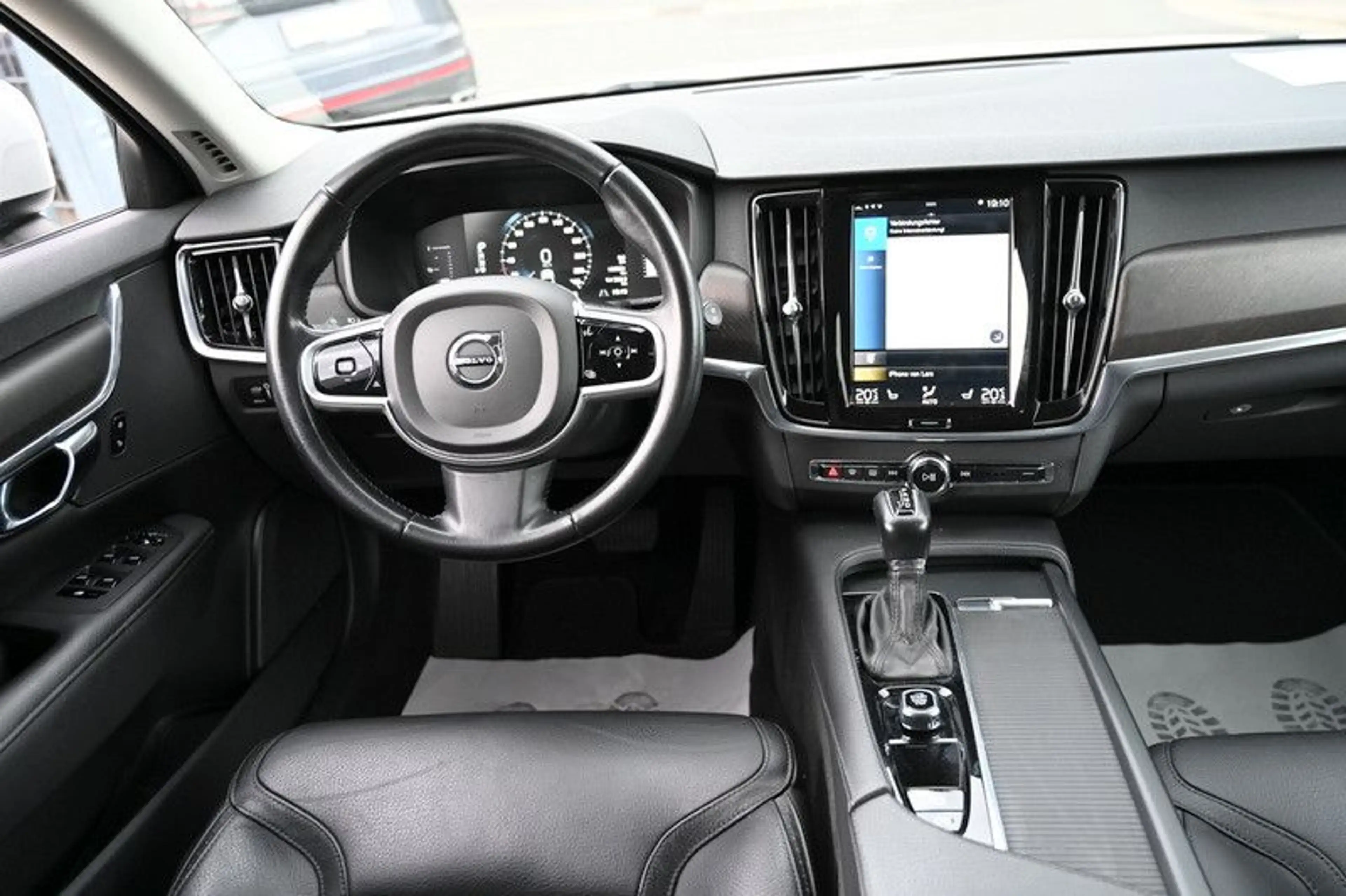 Volvo V90 Cross Country D4 AWD CarPlay Leder LED AHK — photo 12
