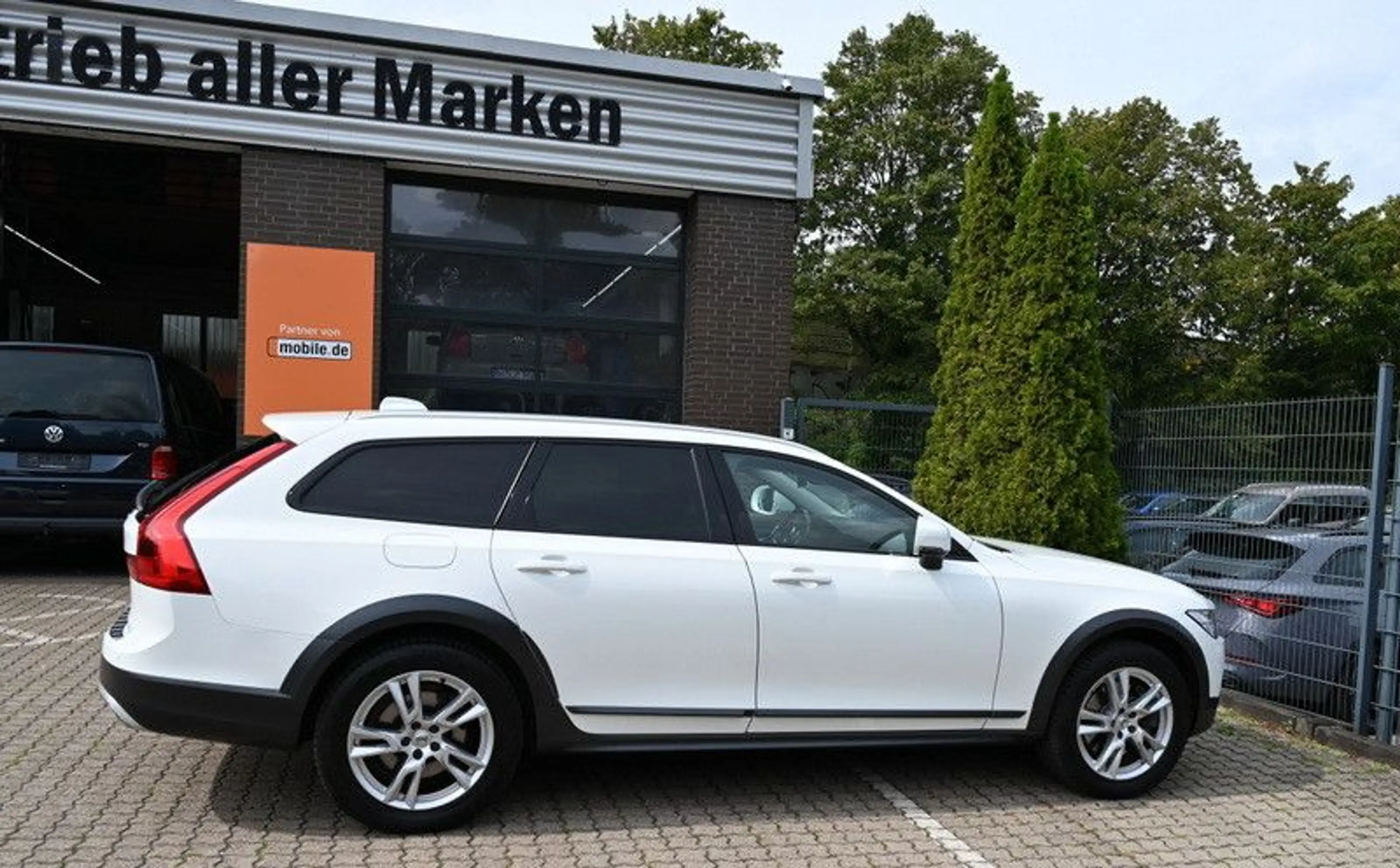 Volvo V90 Cross Country D4 AWD CarPlay Leder LED AHK — photo 5
