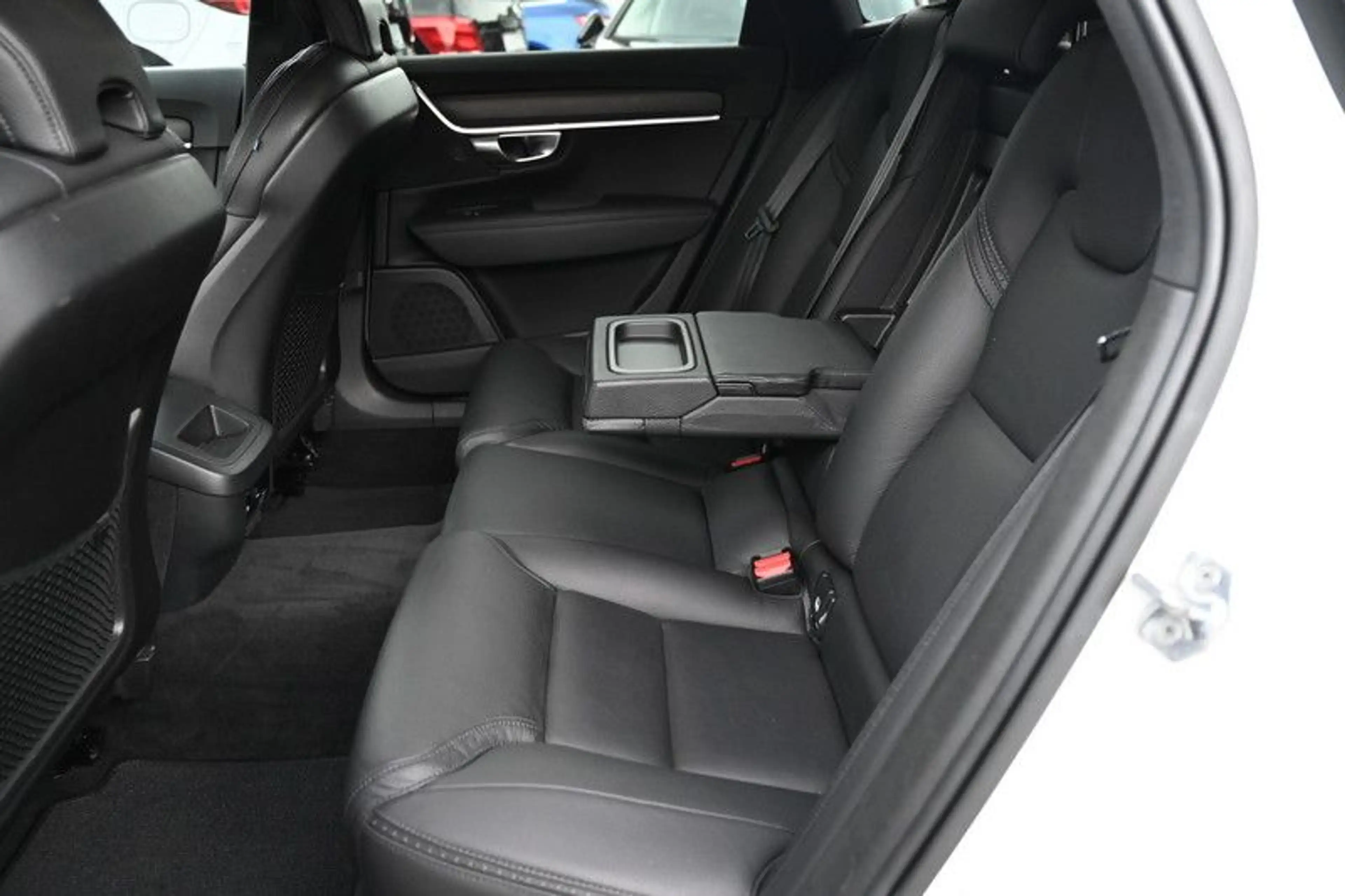 Volvo V90 Cross Country D4 AWD CarPlay Leder LED AHK — photo 15