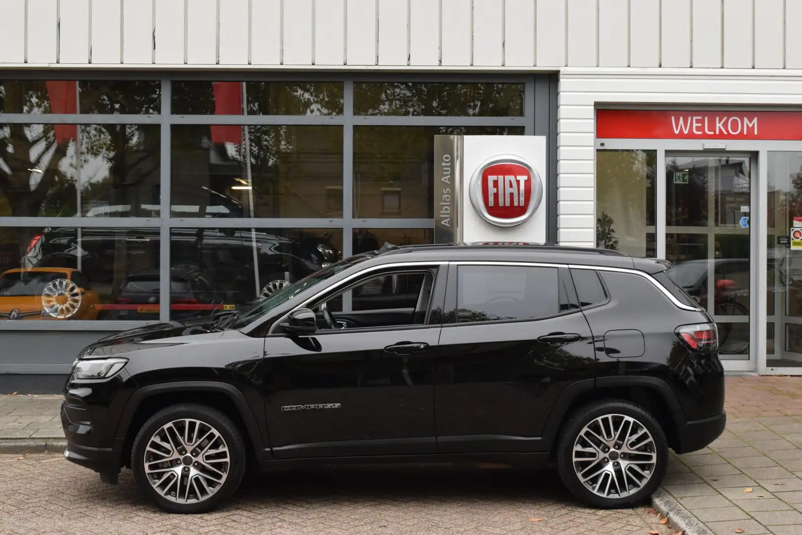 Jeep Compass 4xe 190 Plug-in Hybrid Electric Limited Lease Ed. Zwart - 2