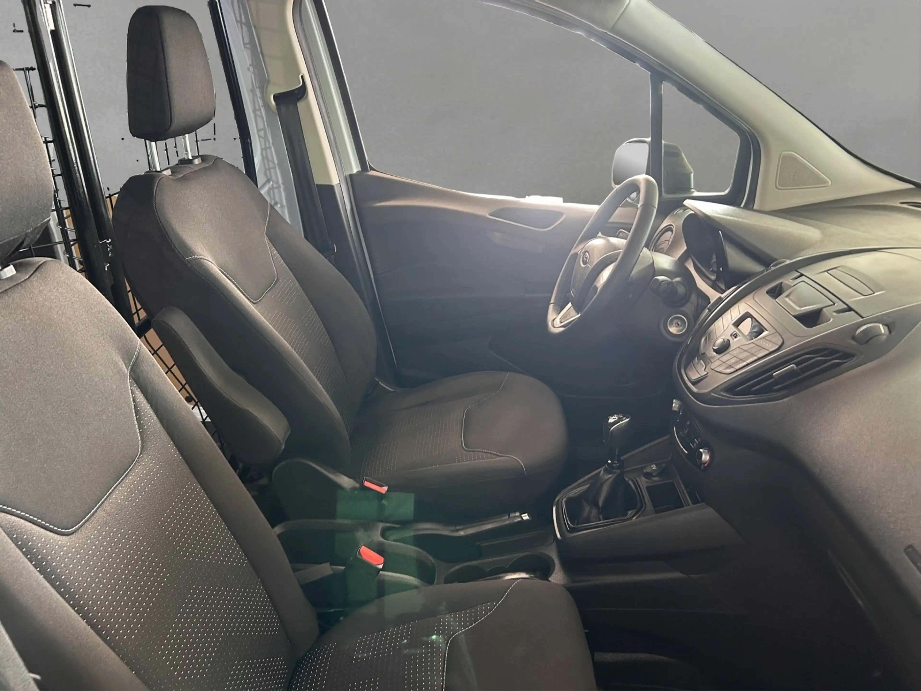 Ford Transit Courier Ford Transit Courier S&S Trend — photo 8