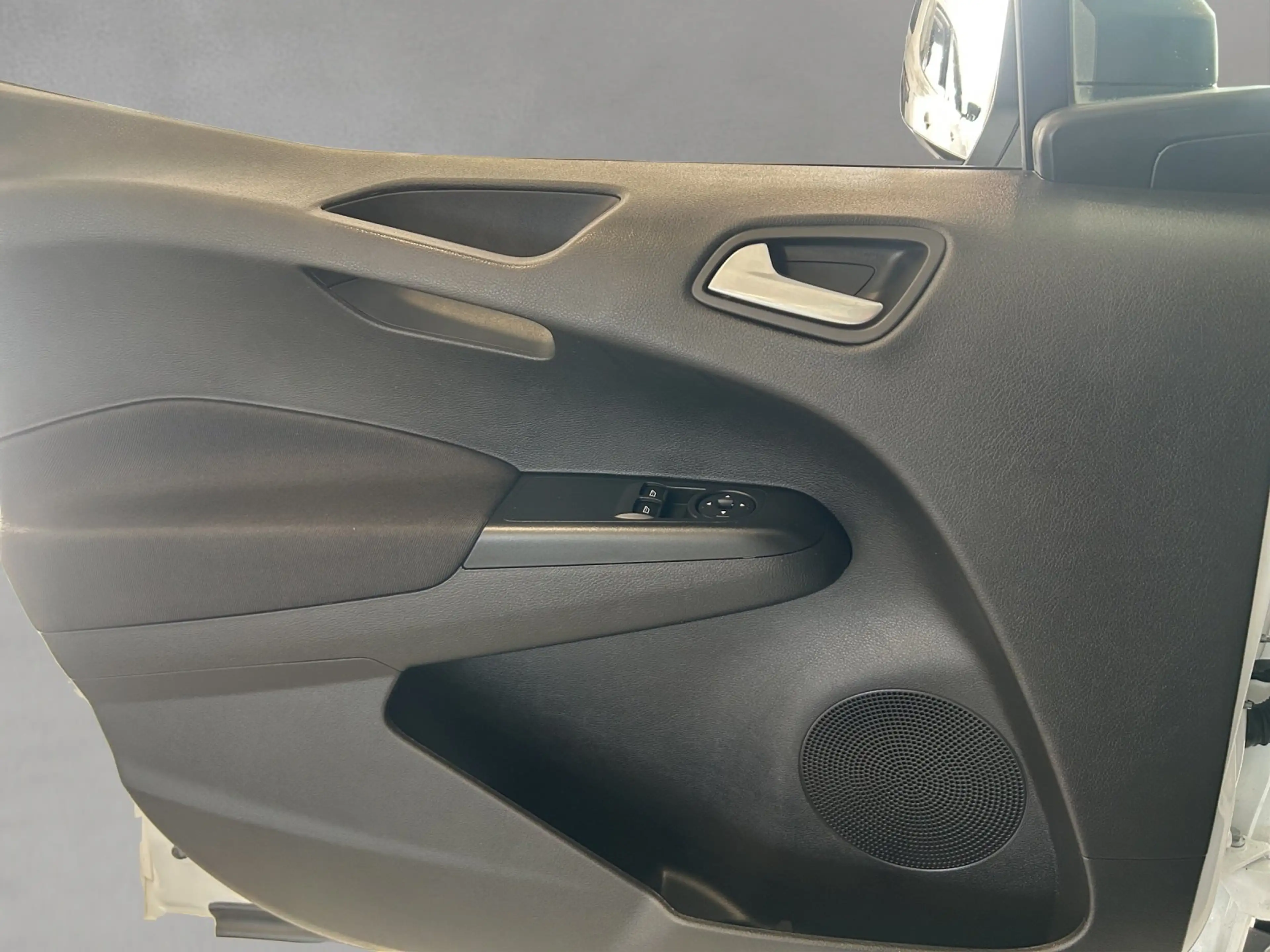 Ford Transit Courier Ford Transit Courier S&S Trend — photo 13
