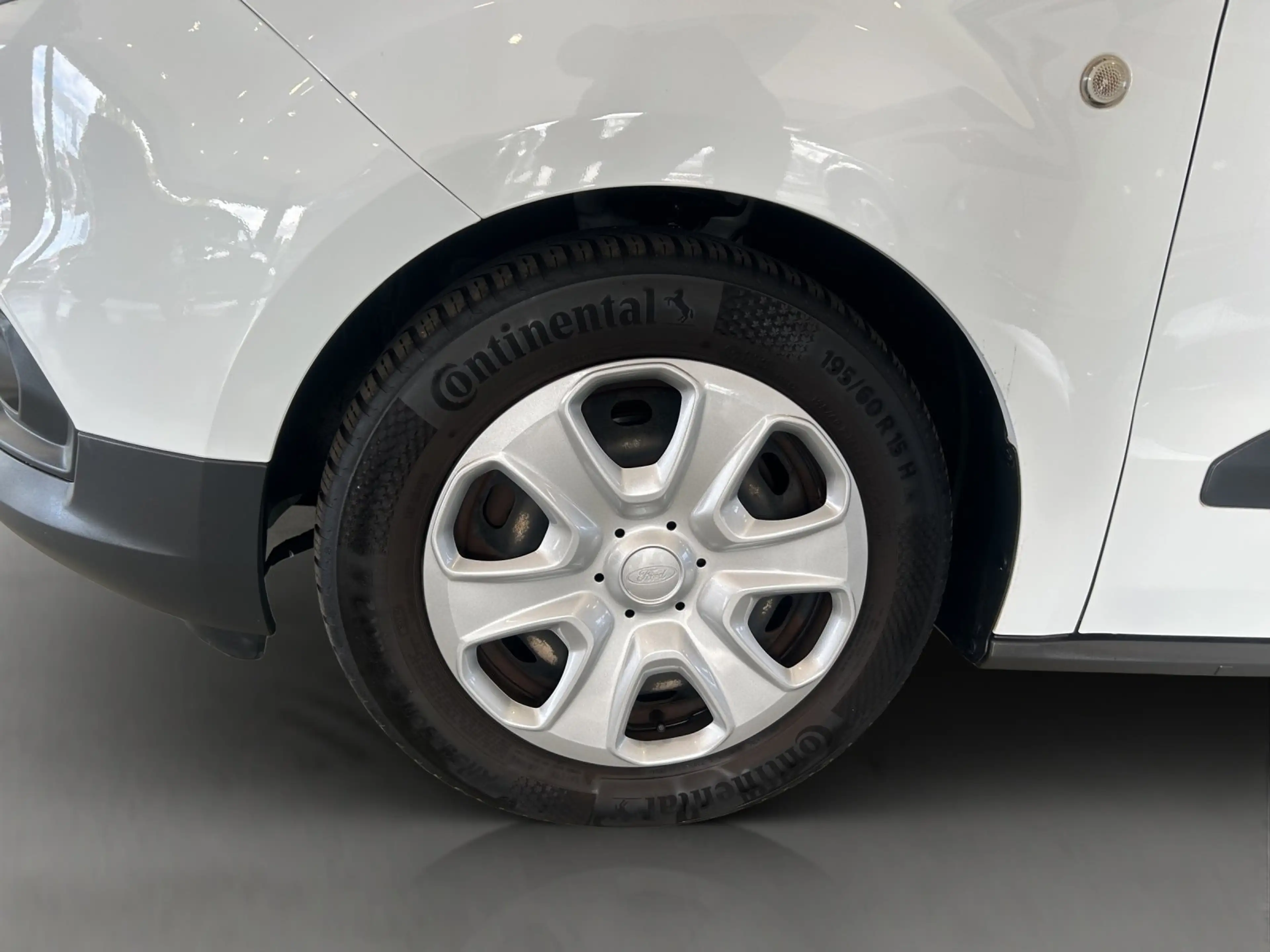 Ford Transit Courier Ford Transit Courier S&S Trend — photo 15