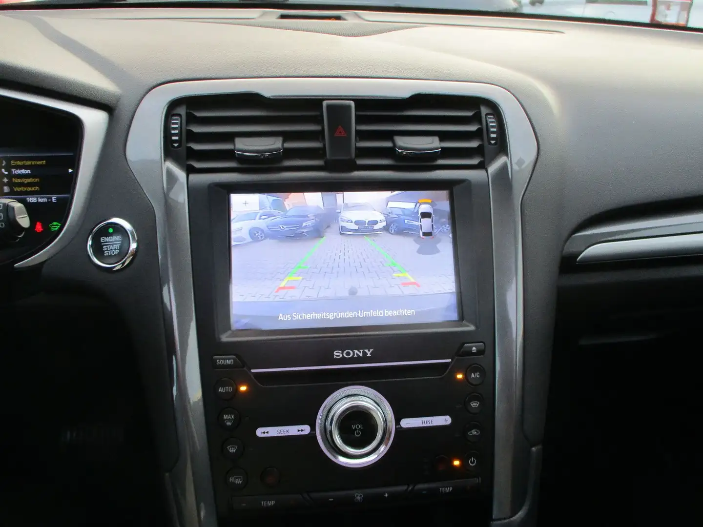 Ford Mondeo 2,0 NAVI KAMERA PANORAMA AHK SPURH PDC AL Schwarz - 2