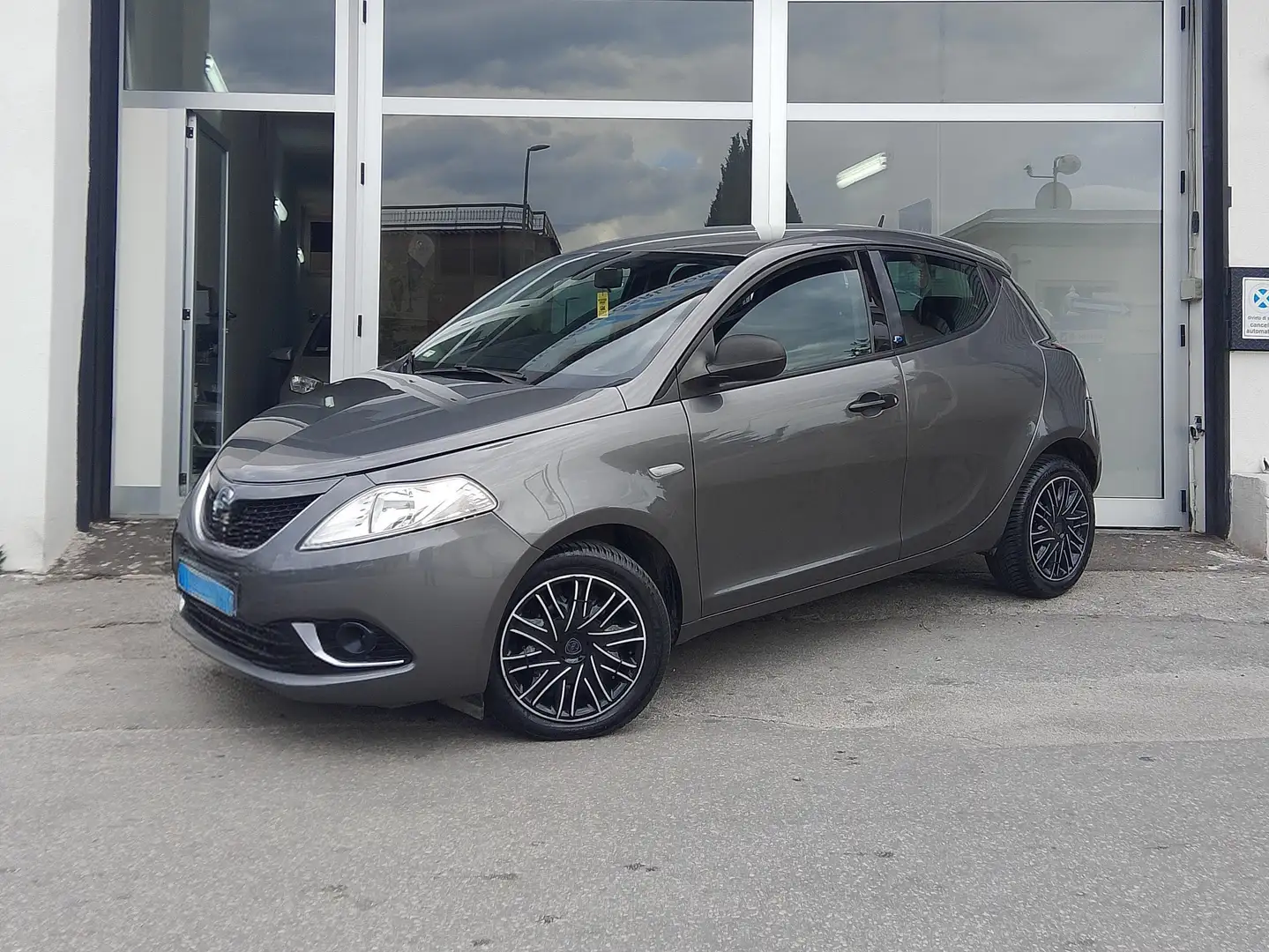 Lancia Ypsilon Ypsilon 1.2 Gold ecochic Gpl 69cv my19 Grigio - 2