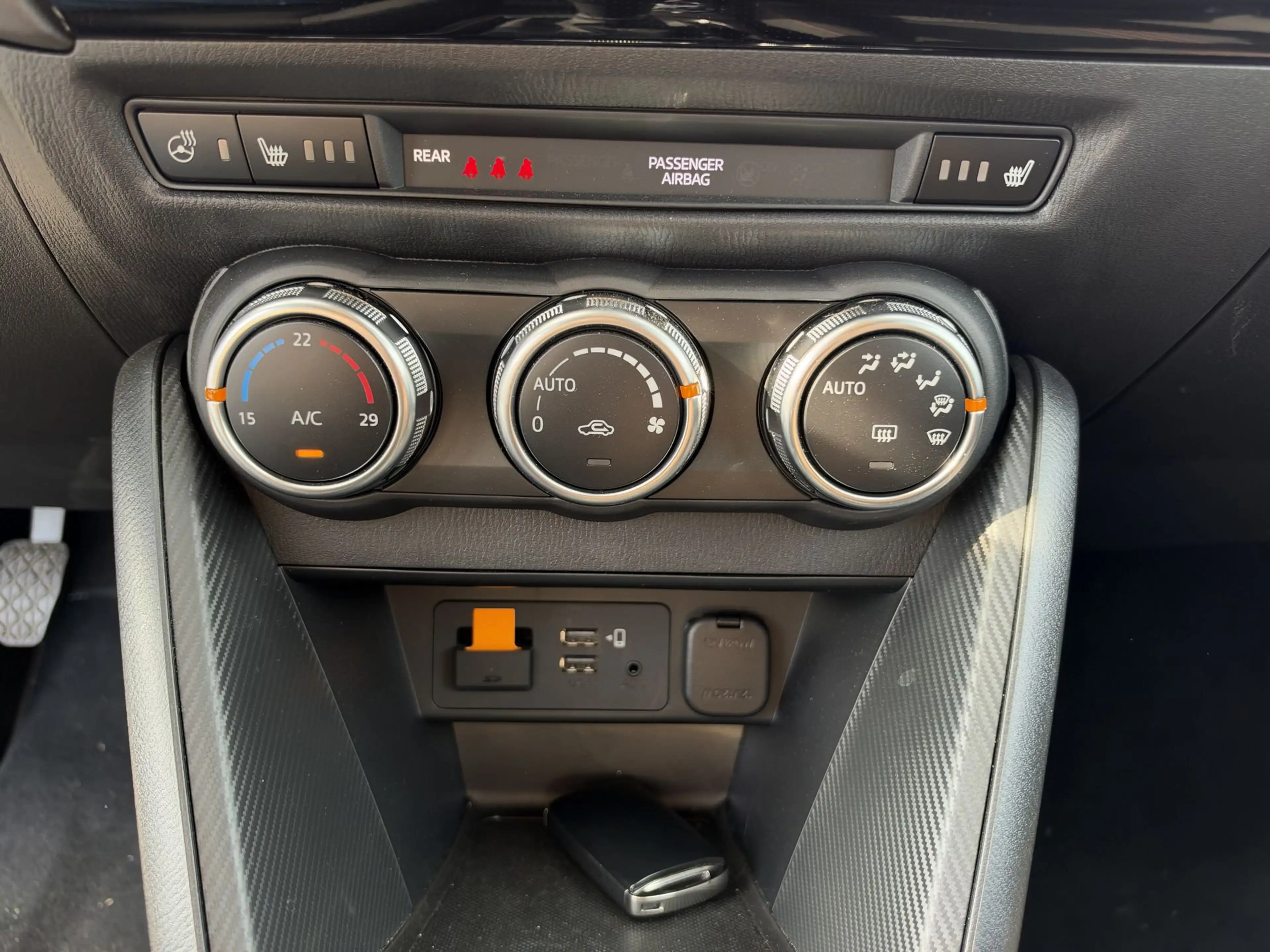 Mazda 2 1.5 e-Skyactiv-G 66kW Homura — photo 9