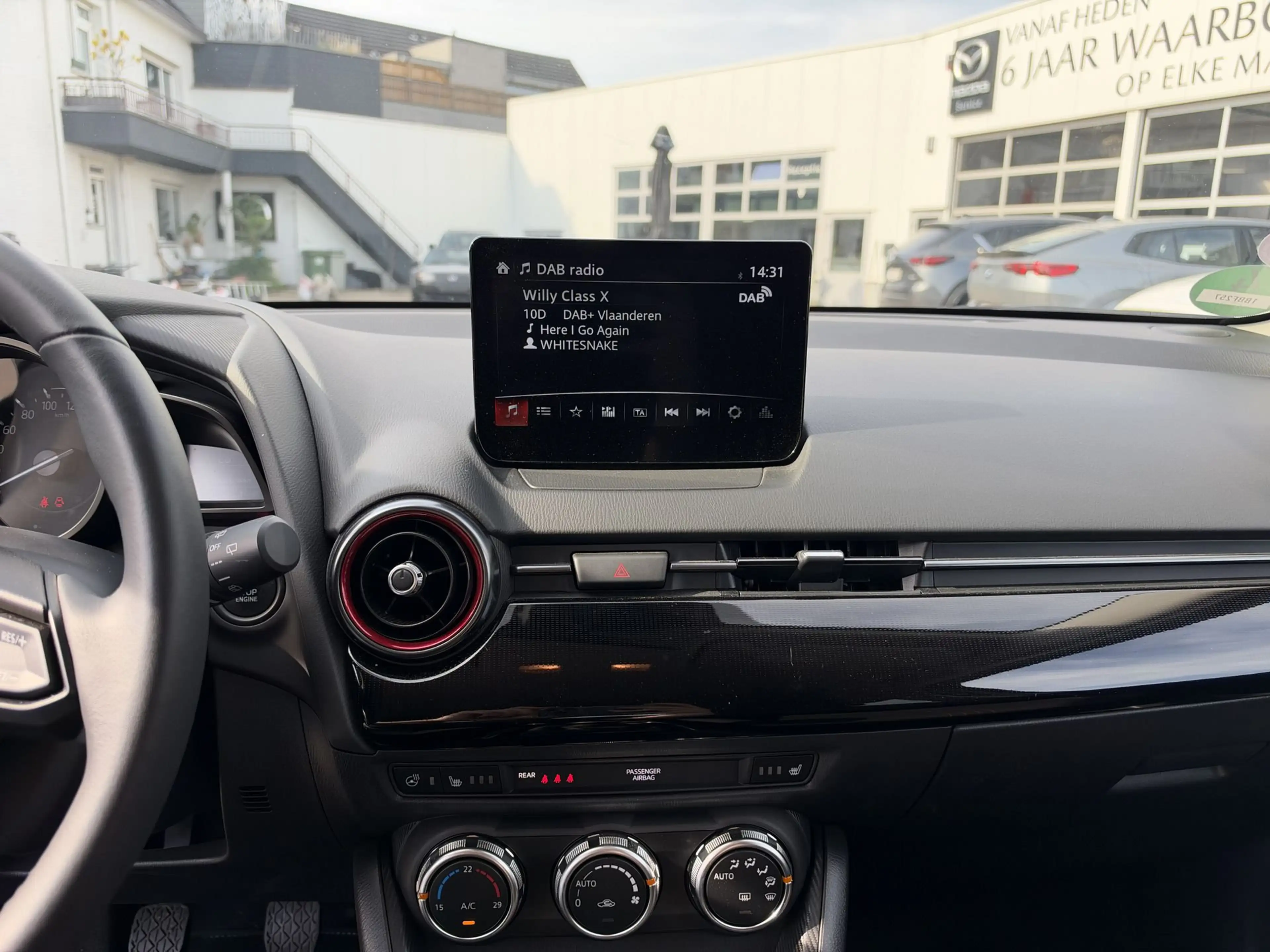 Mazda 2 1.5 e-Skyactiv-G 66kW Homura — photo 11