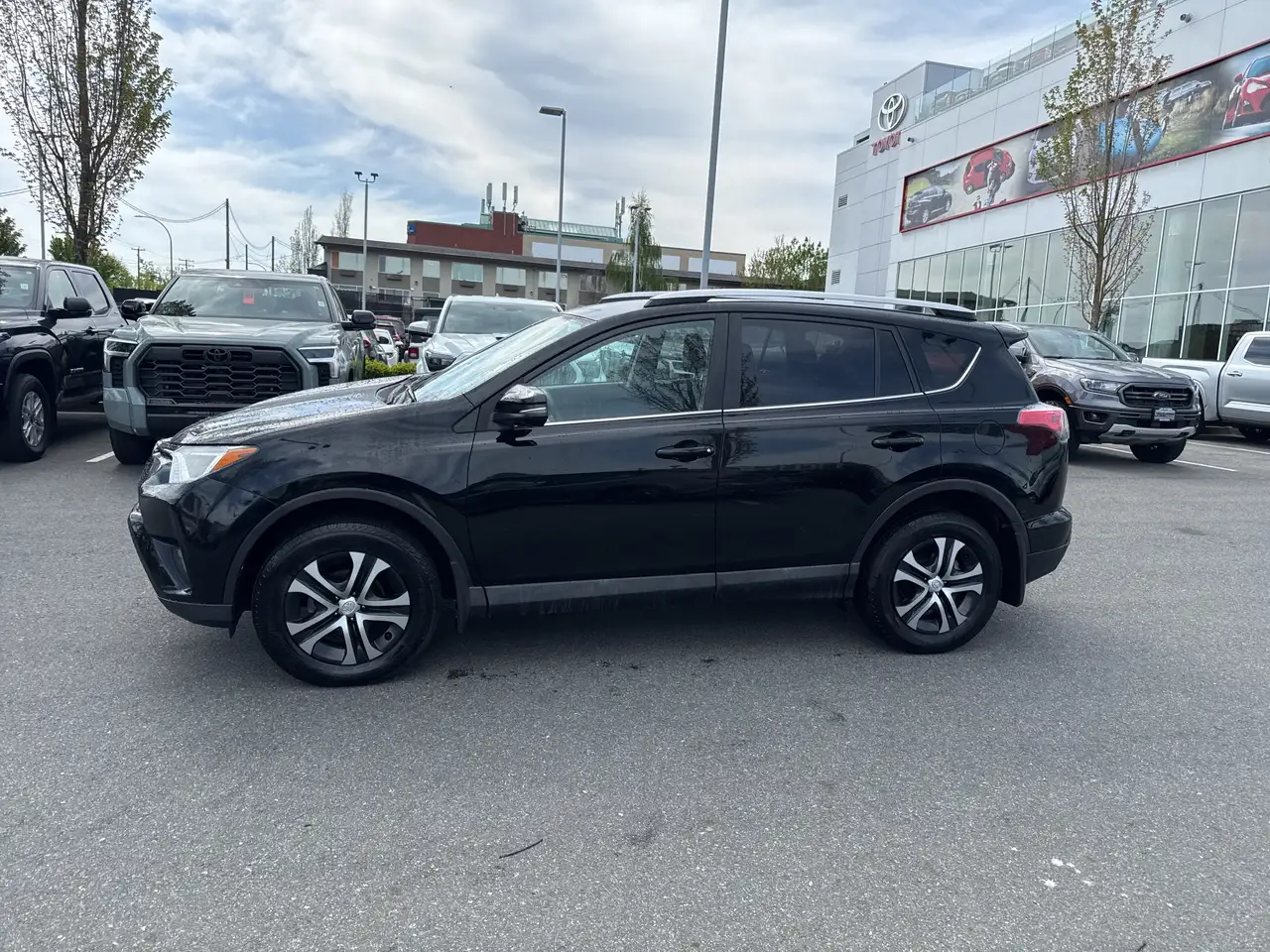 Toyota RAV 4 снимка Toyota RAV 4