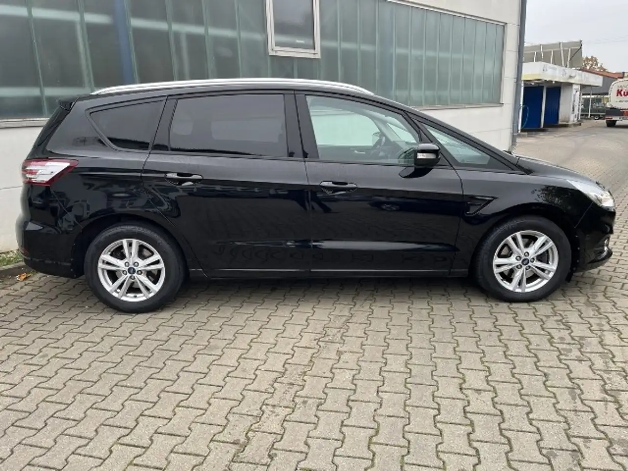 Ford S-Max 2.0 EcoBlue Business — photo 3