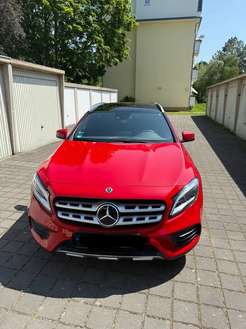 Mercedes-Benz GLA 250 4Matic 7G-DCT AMG Line Červená - 1