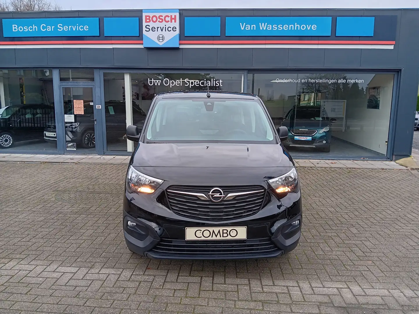 Opel Combo Life 1.2 benz zwart bj. 10/2023 12 km**overname** Zwart - 2