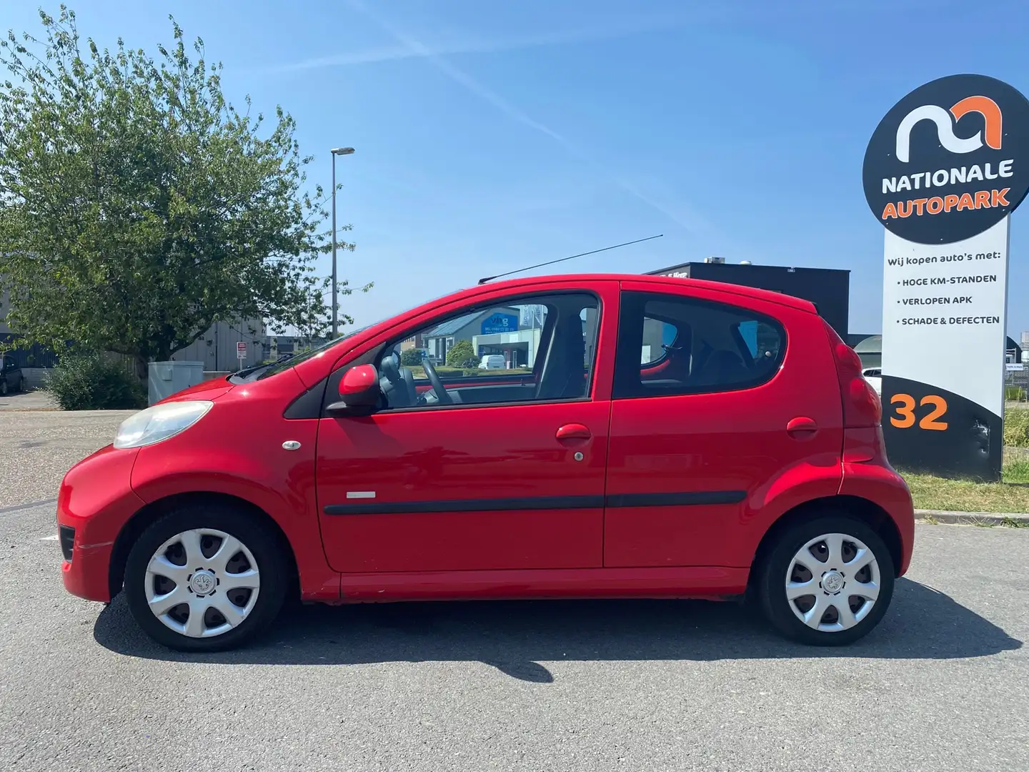 Peugeot 107 2011 * 1.0-12V Millesim 200 * AUTOMAAT * AIRCO * E Rood - 2