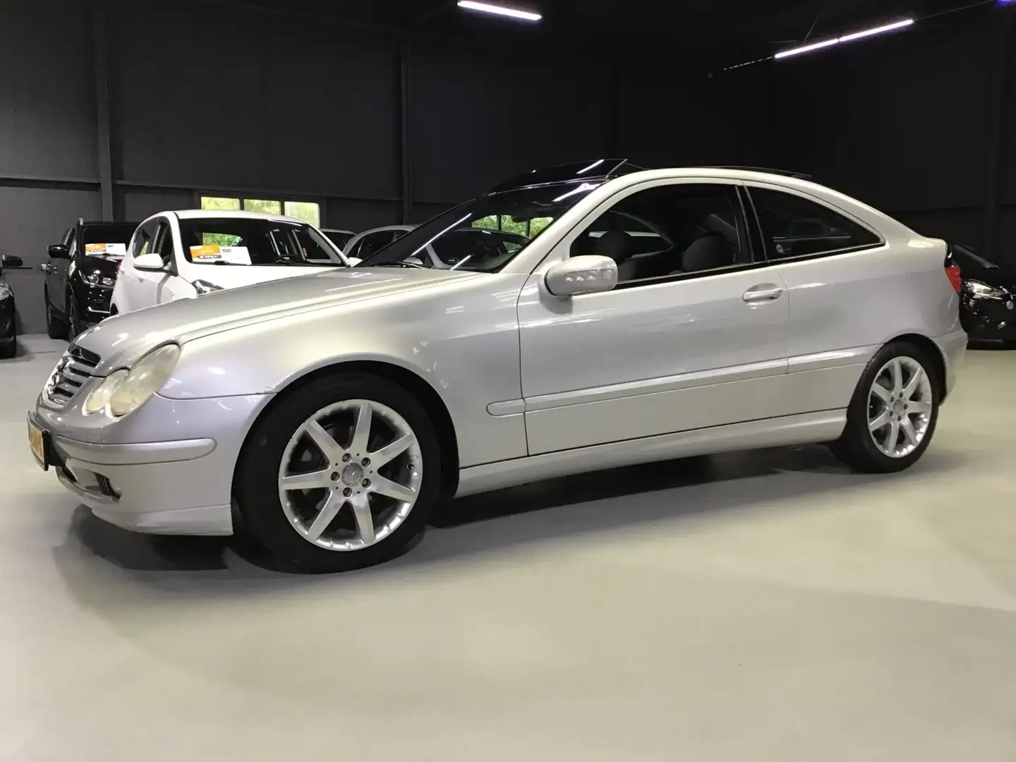 Mercedes-Benz C 200 K. Classic I Automaat I Clima / Cruise control I V Grijs - 2