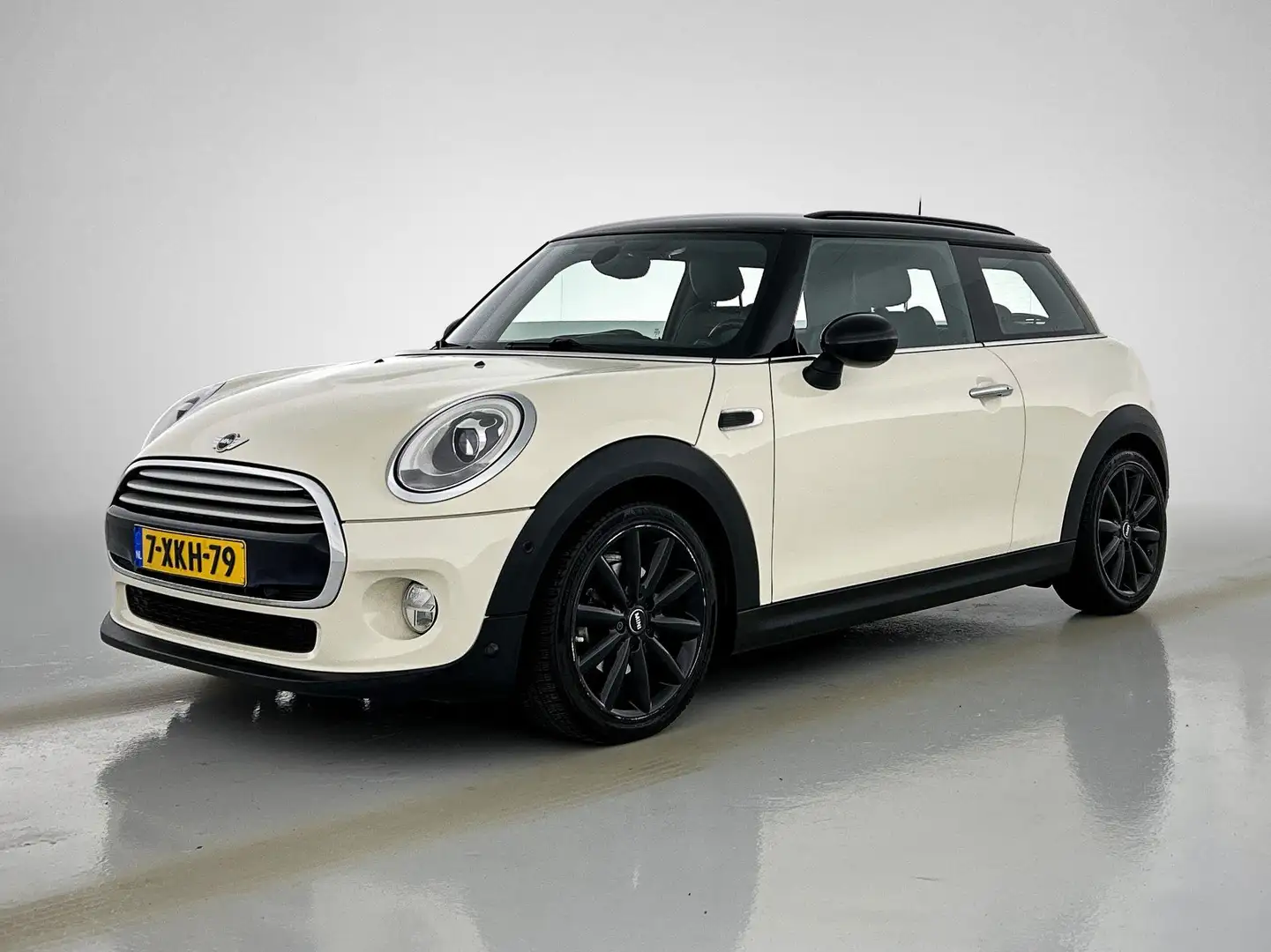 MINI Cooper Mini 1.5 Chili Serious Business(1e Eig, NL-auto, D Blanc - 1