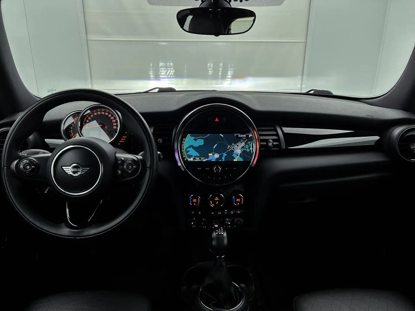 MINI Cooper Mini 1.5 Chili Serious Business(1e Eig, NL-auto, D Blanc - 2