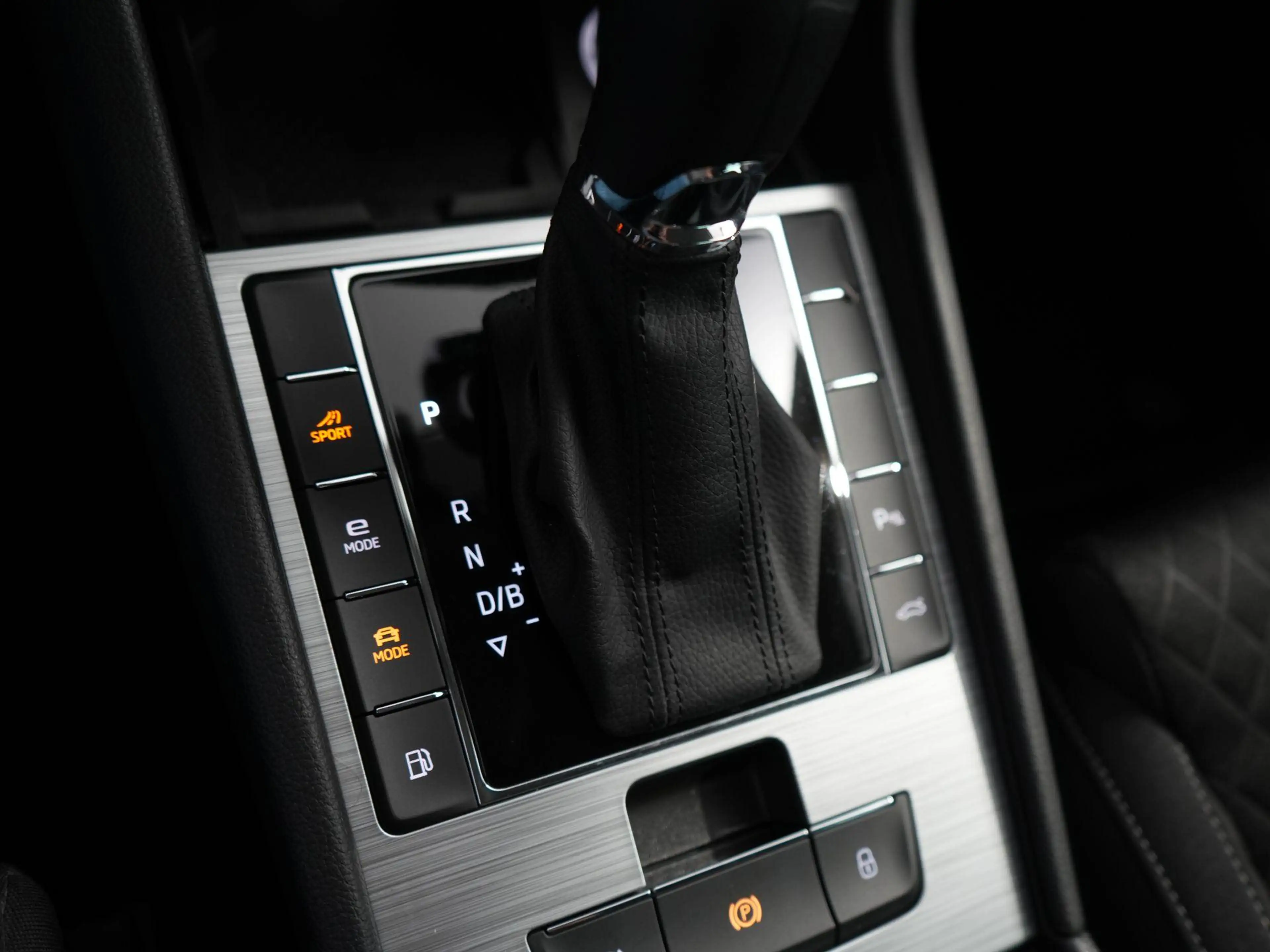 Skoda Superb Combi 1.4 TSI iV Business Edition Plus | Zwenkhaak — photo 24