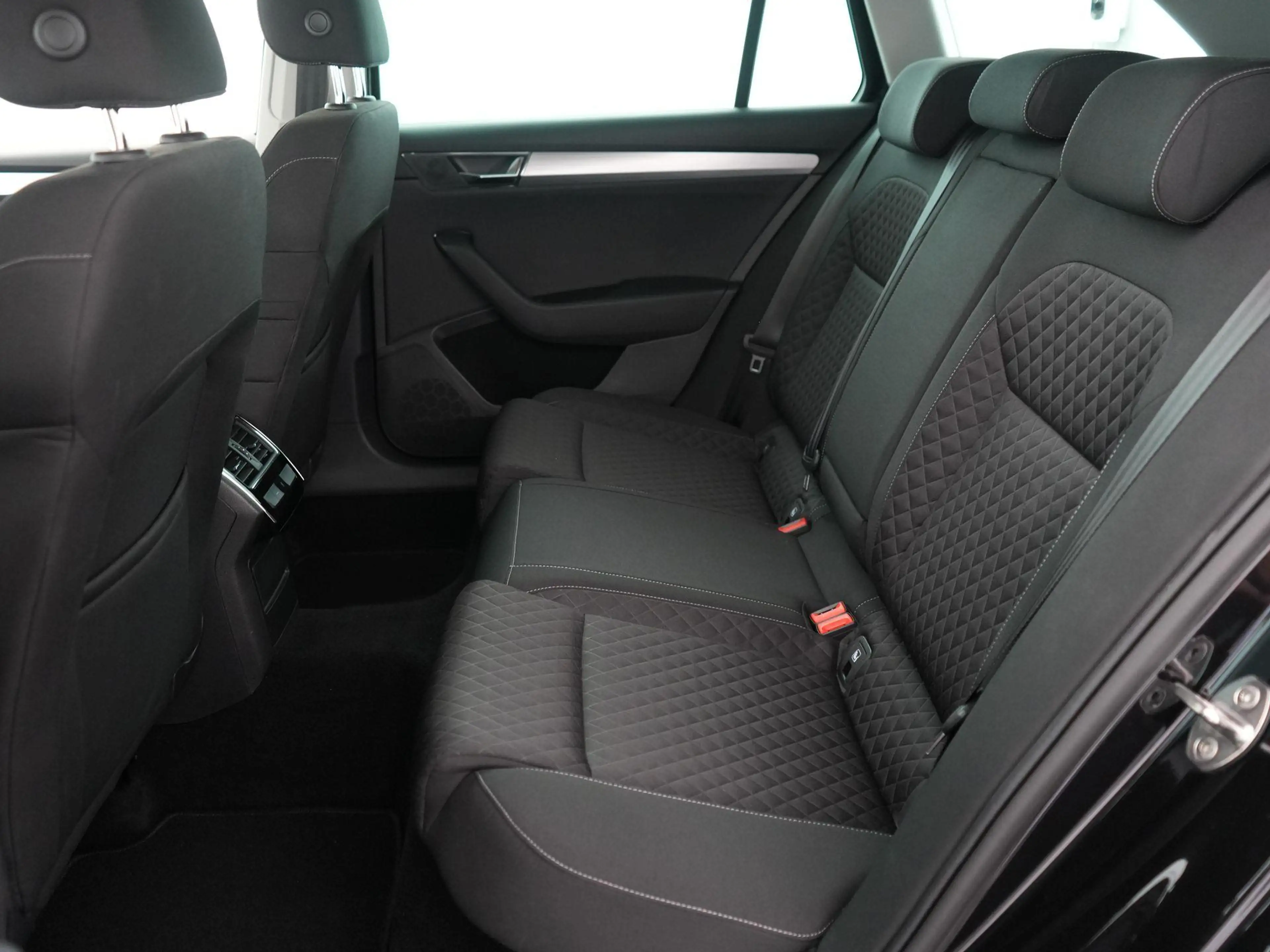 Skoda Superb Combi 1.4 TSI iV Business Edition Plus | Zwenkhaak — photo 31