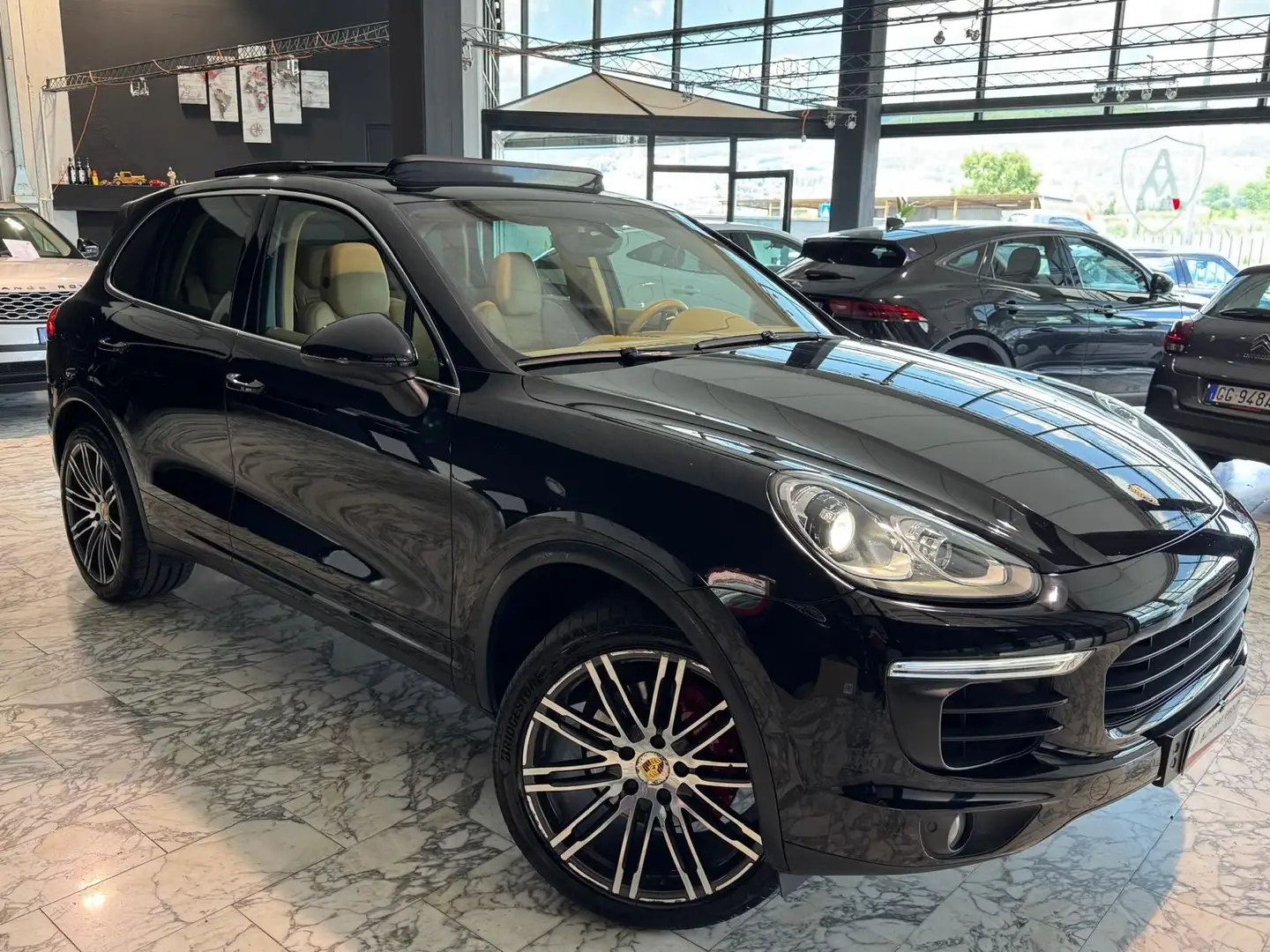 Porsche Cayenne Platinum Edition Zwart - 2