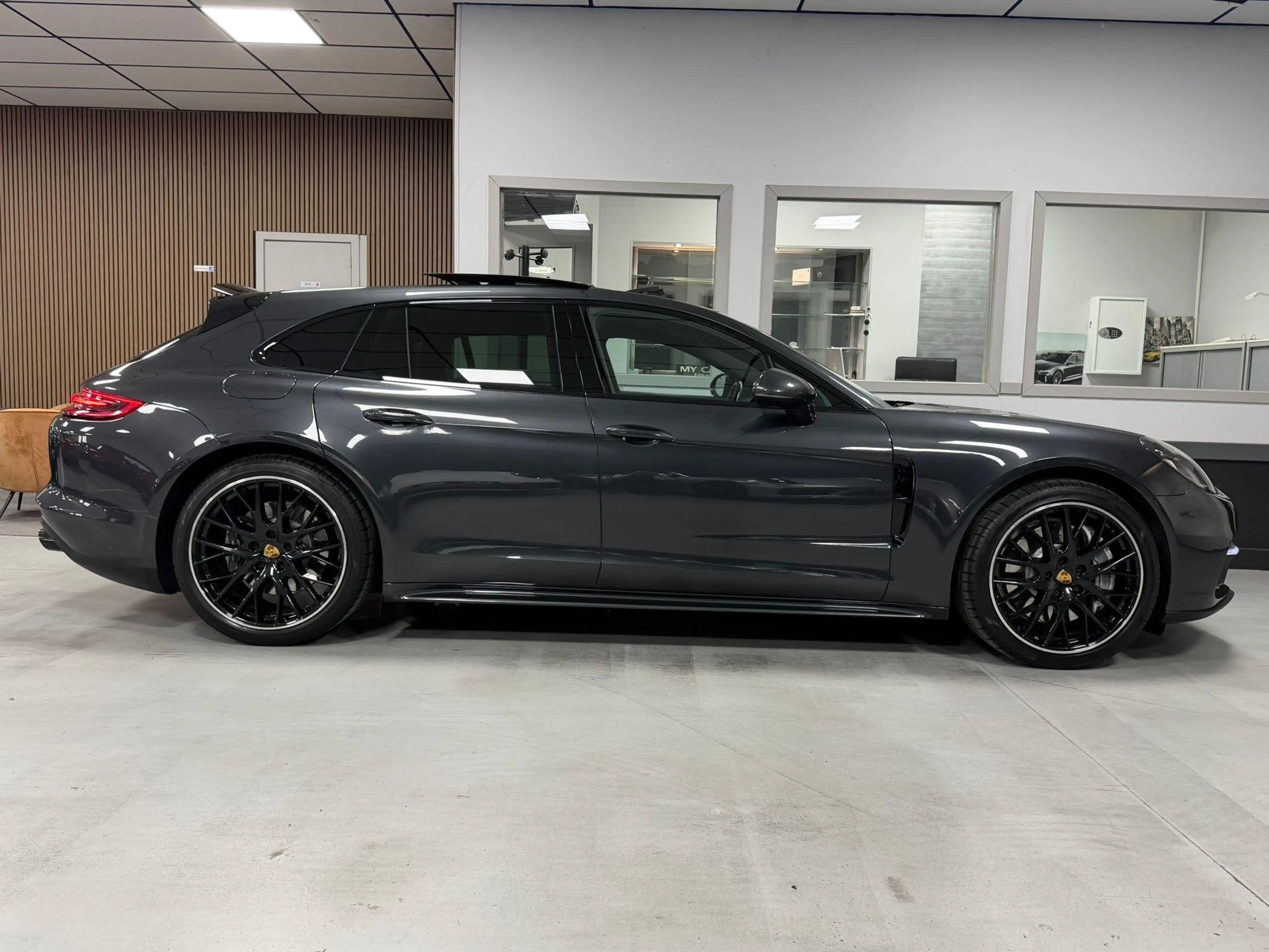 Porsche Panamera 4 Sport Turismo 3.0 V6 Turbo PDK - TOIT PANO - DISTRONIC - CAMERA - PNEUMATIC - BOSE — photo 10