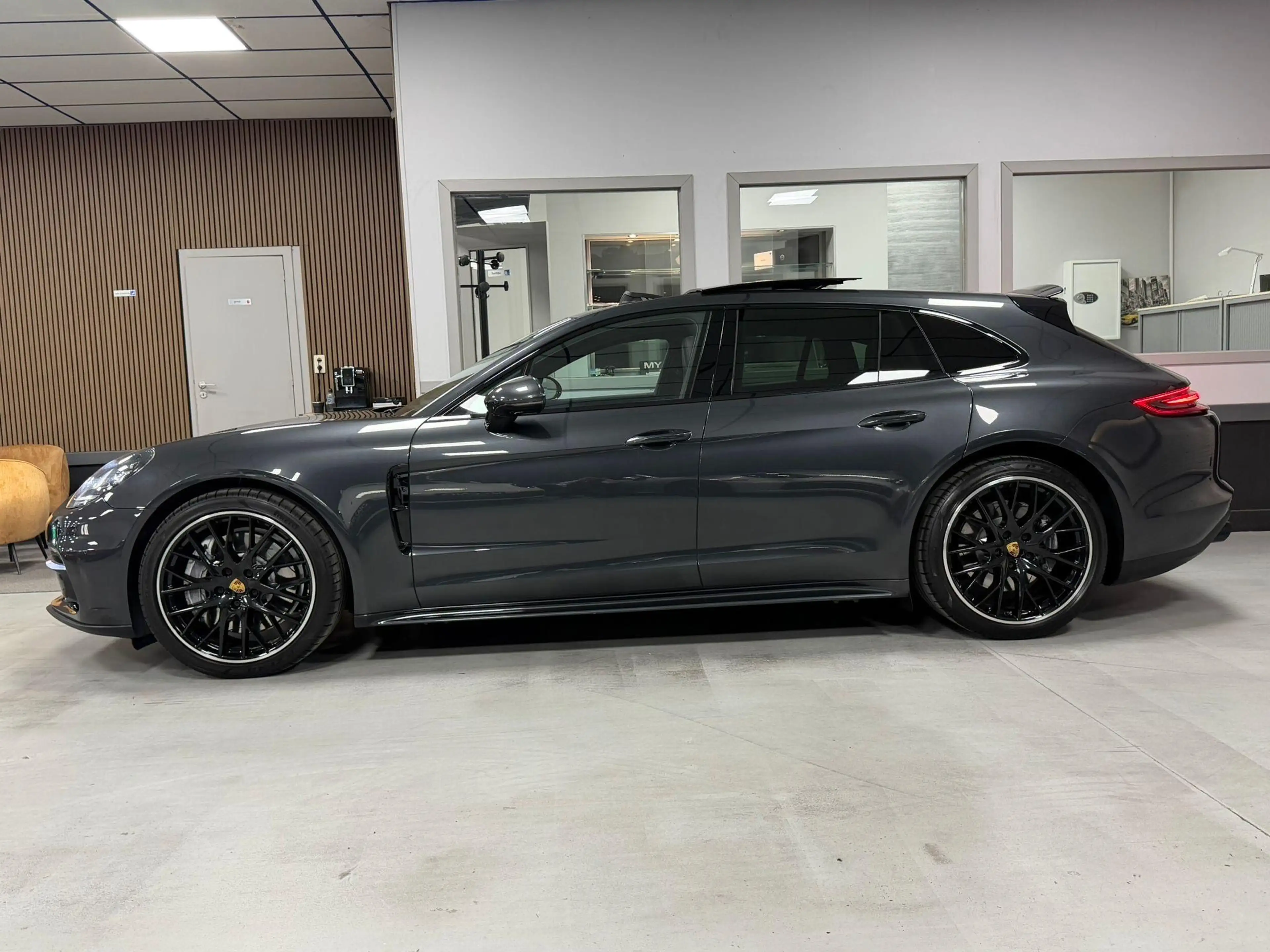 Porsche Panamera 4 Sport Turismo 3.0 V6 Turbo PDK - TOIT PANO - DISTRONIC - CAMERA - PNEUMATIC - BOSE — photo 12