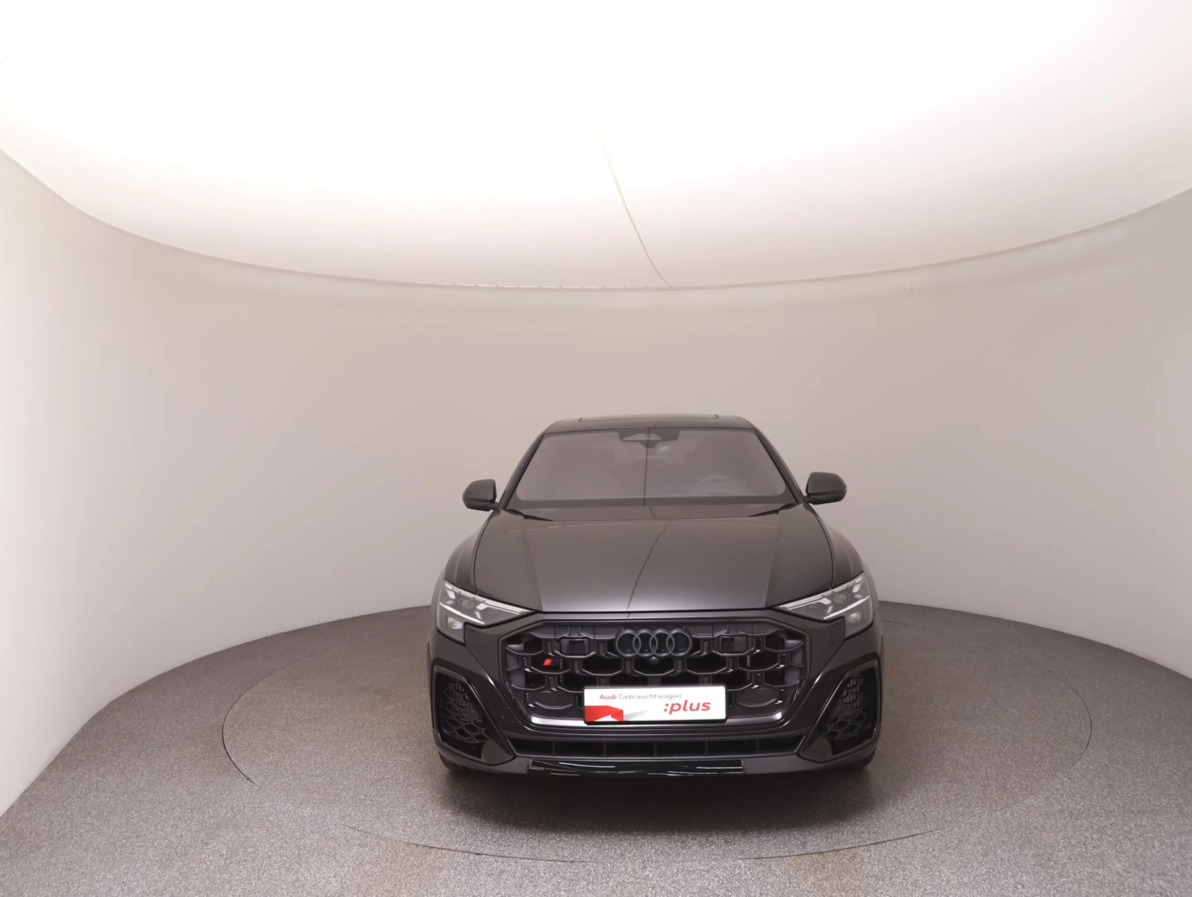 Audi SQ8 TFSI quattro — photo 3