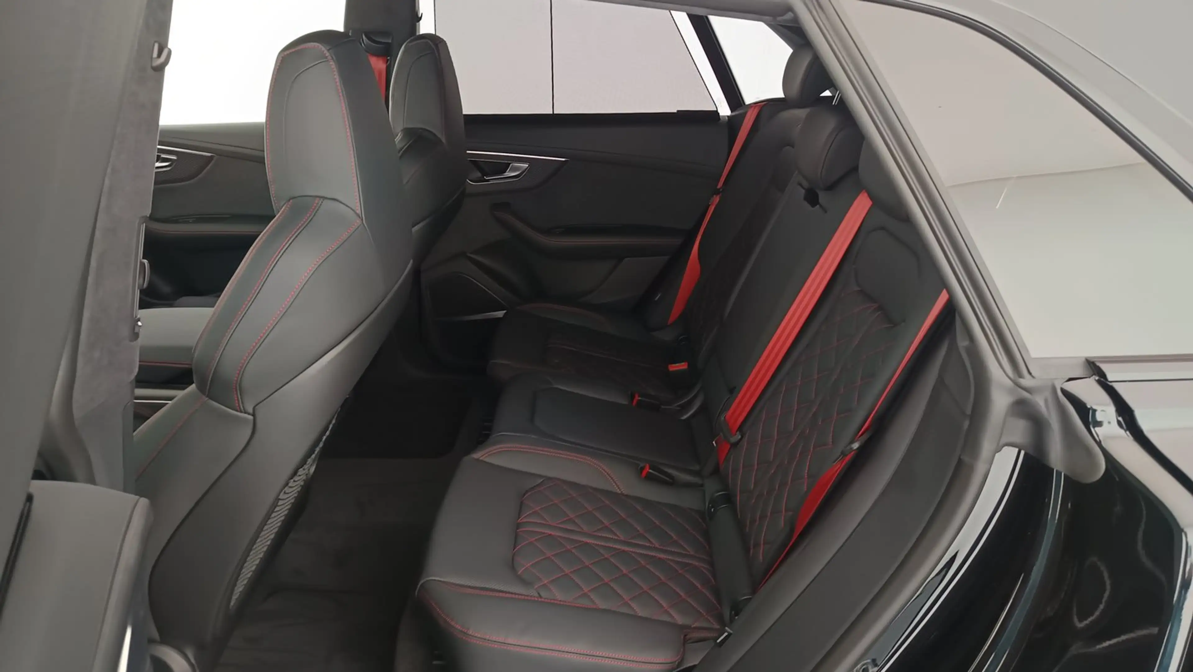 Audi SQ8 TFSI quattro — photo 10