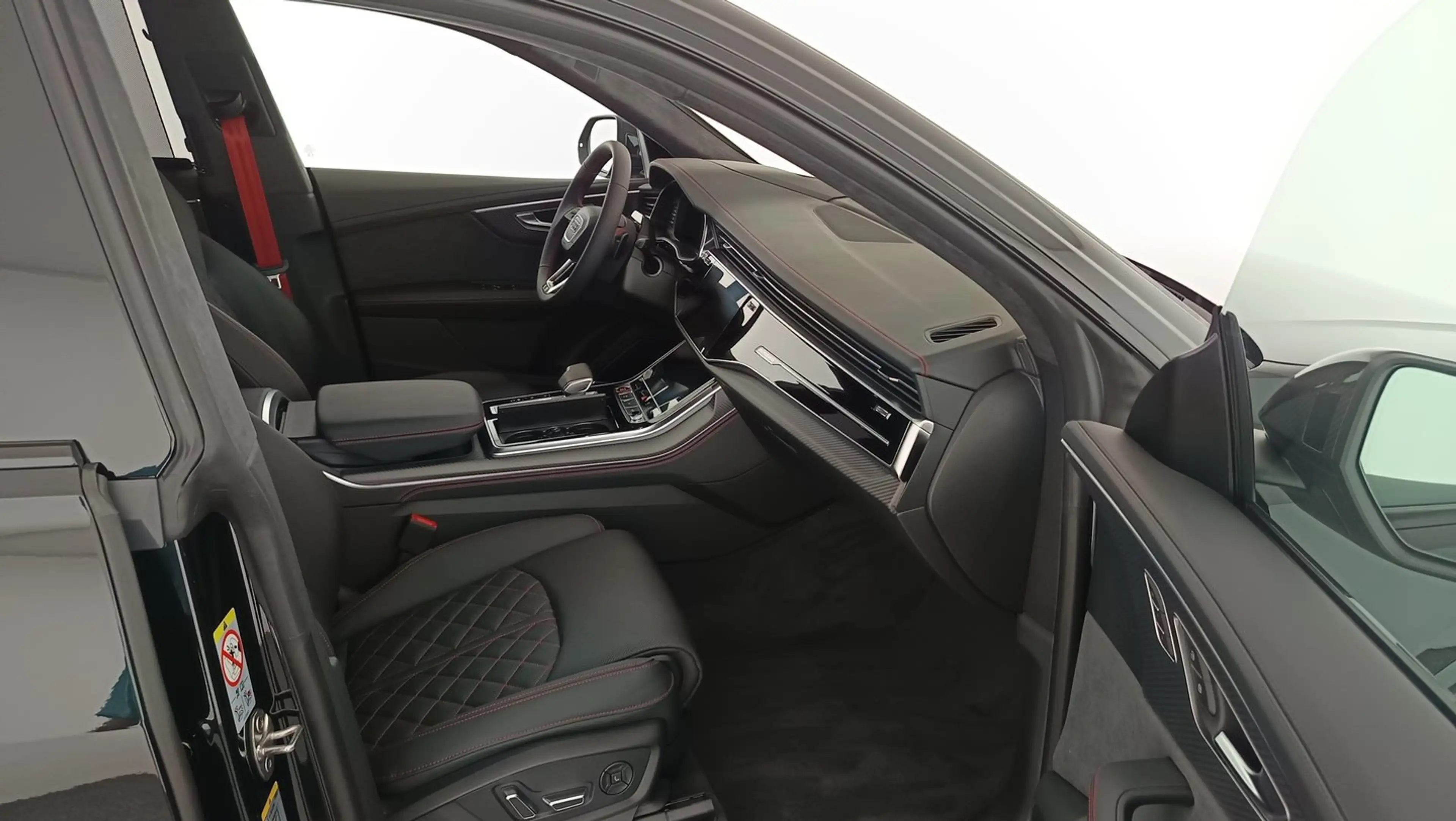 Audi SQ8 TFSI quattro — photo 9