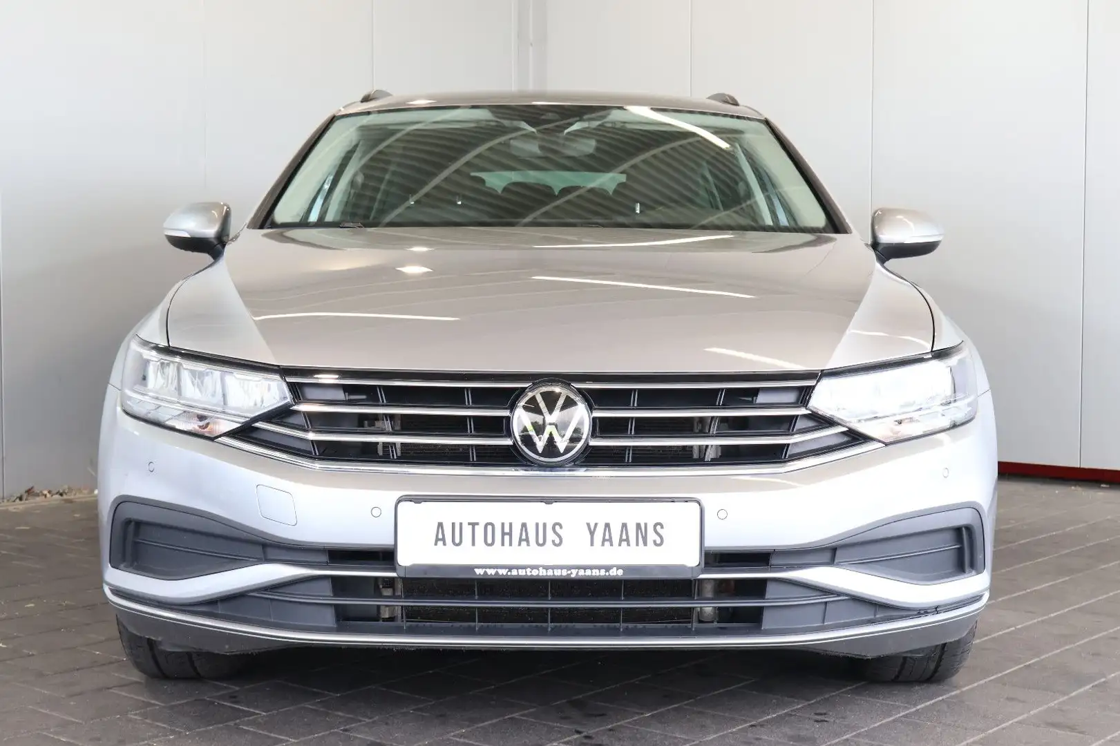 Volkswagen Passat Variant Passat 2.0 TDI ACC+KAM+LED+STDHZG+AHK+18" Silber - 2
