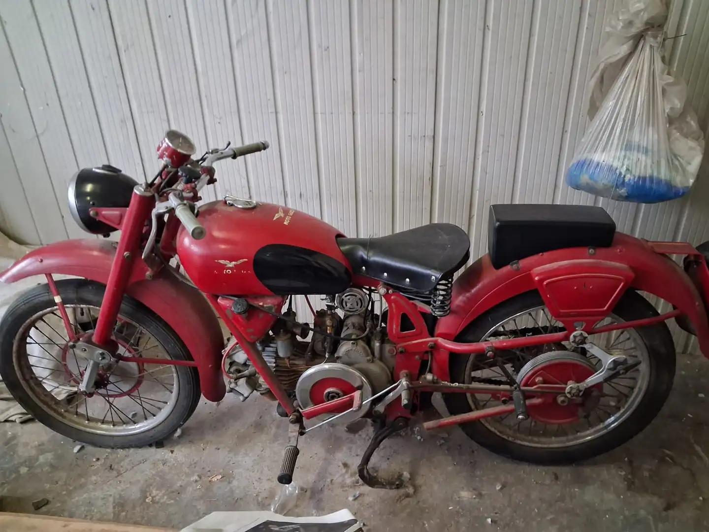 Moto Guzzi Airone Rojo - 1