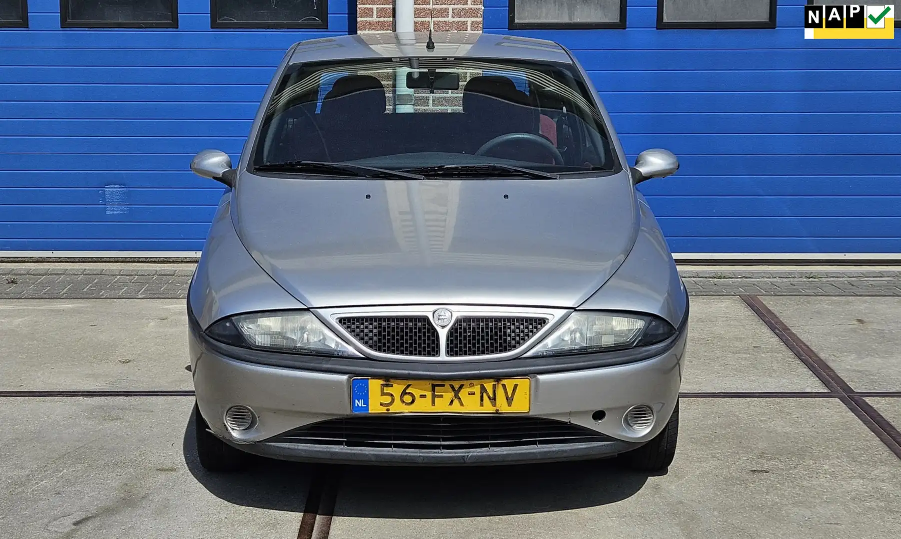 Lancia Ypsilon 1.2 Avantgarde AC Grijs - 1
