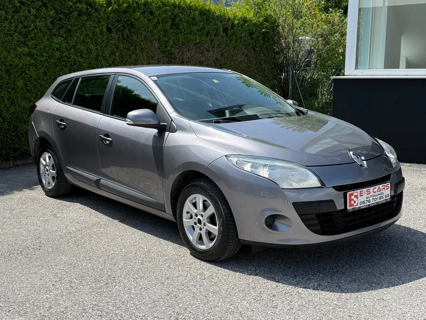 Renault Megane Authentique Grau - 2