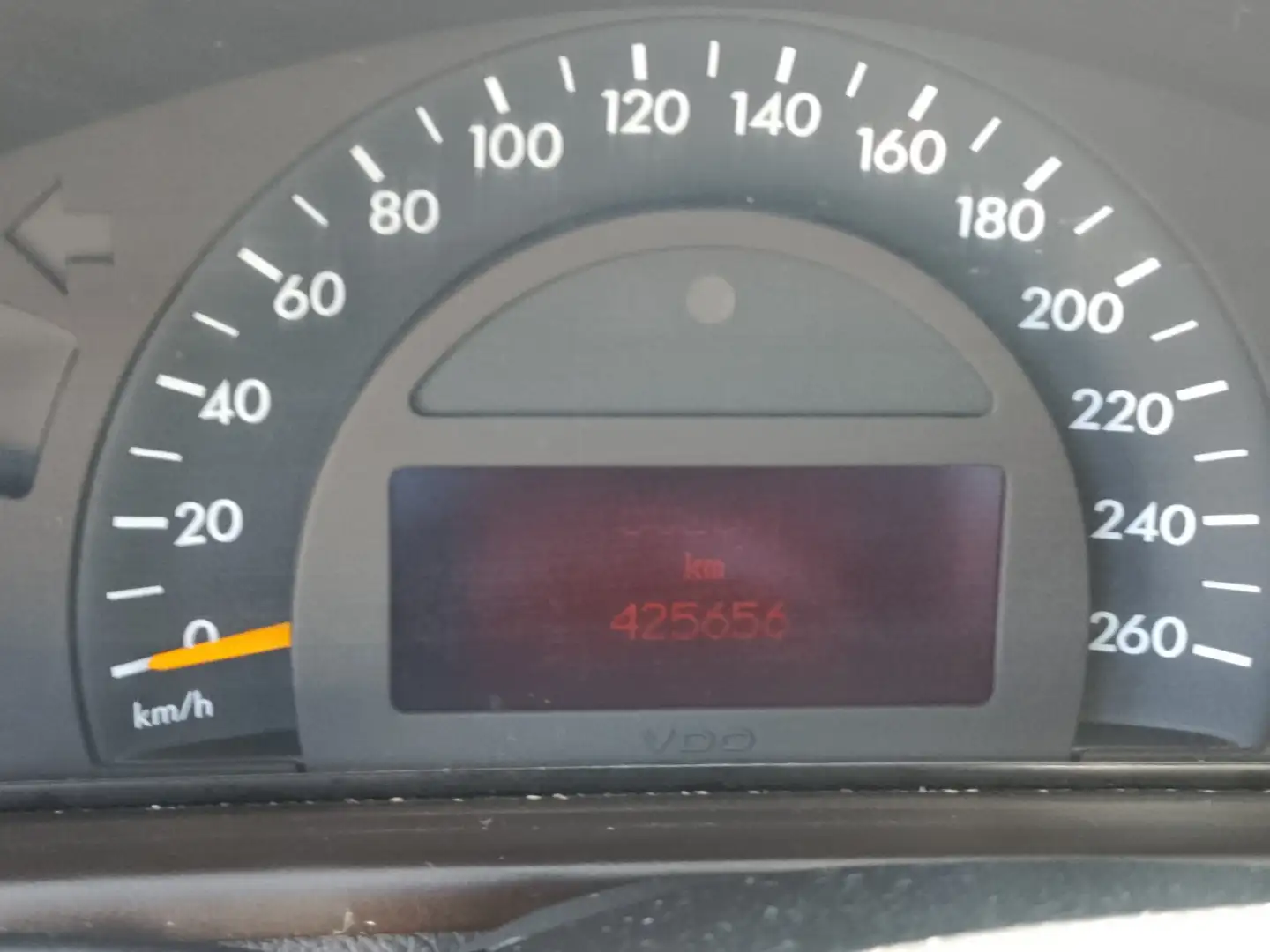 Mercedes-Benz 200 - 2