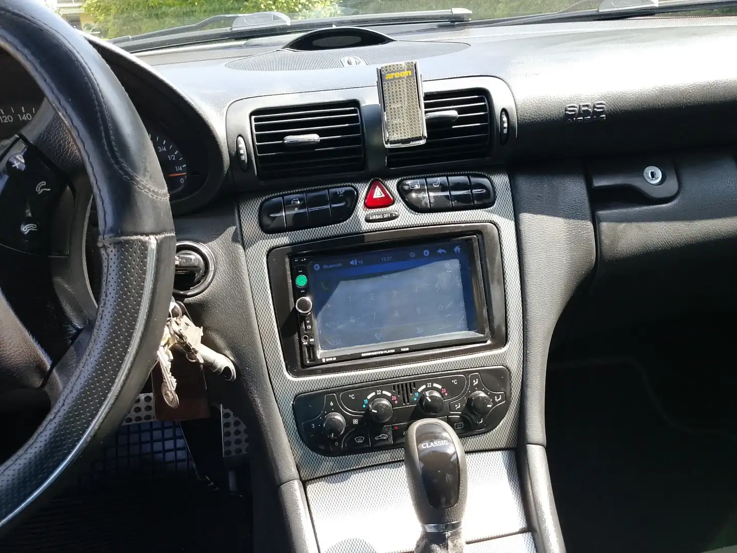 Mercedes-Benz 200 - 1