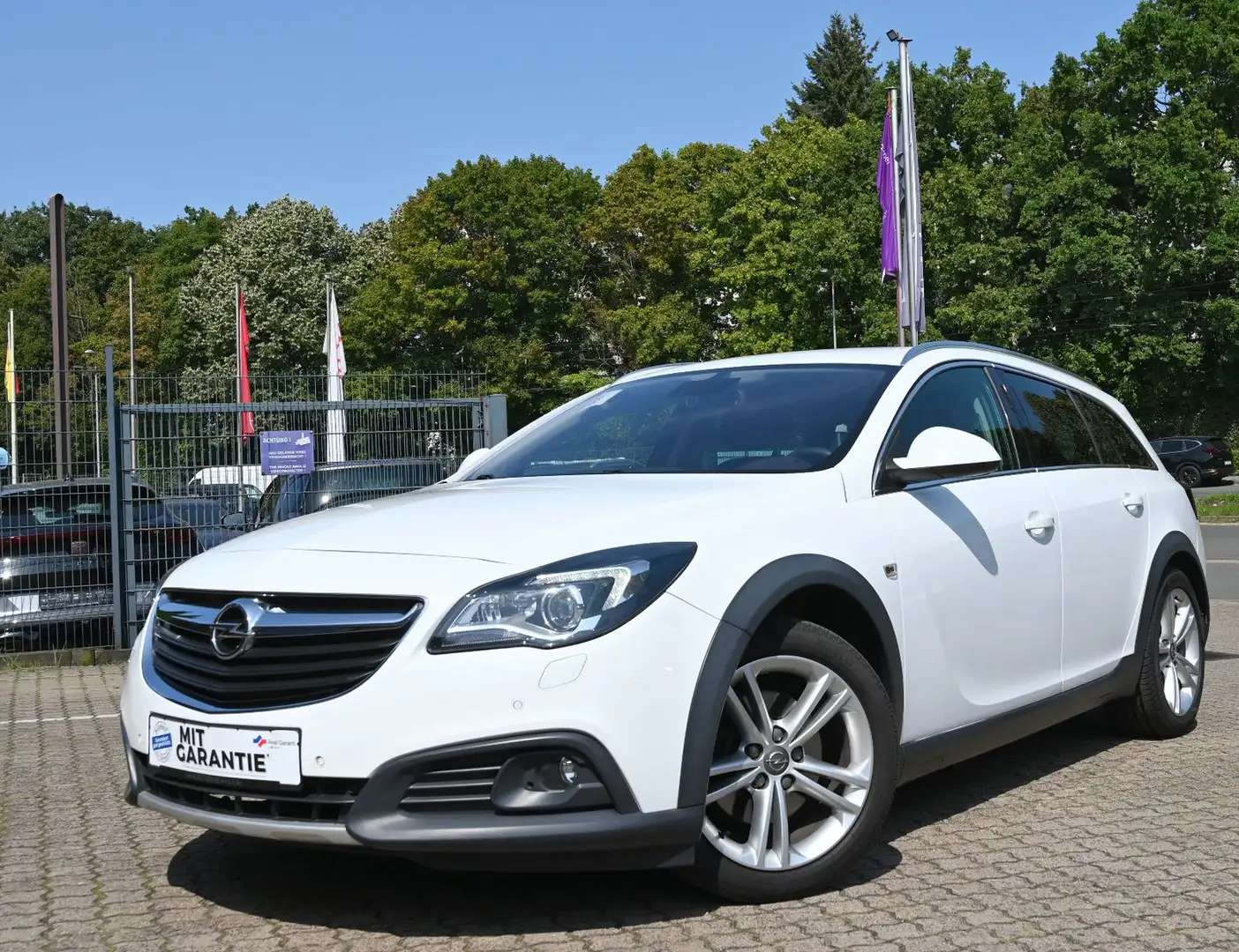 Opel Insignia Insignia Country Tourer 2.0 CDTI Navi AHK Xenon Blanc - 1