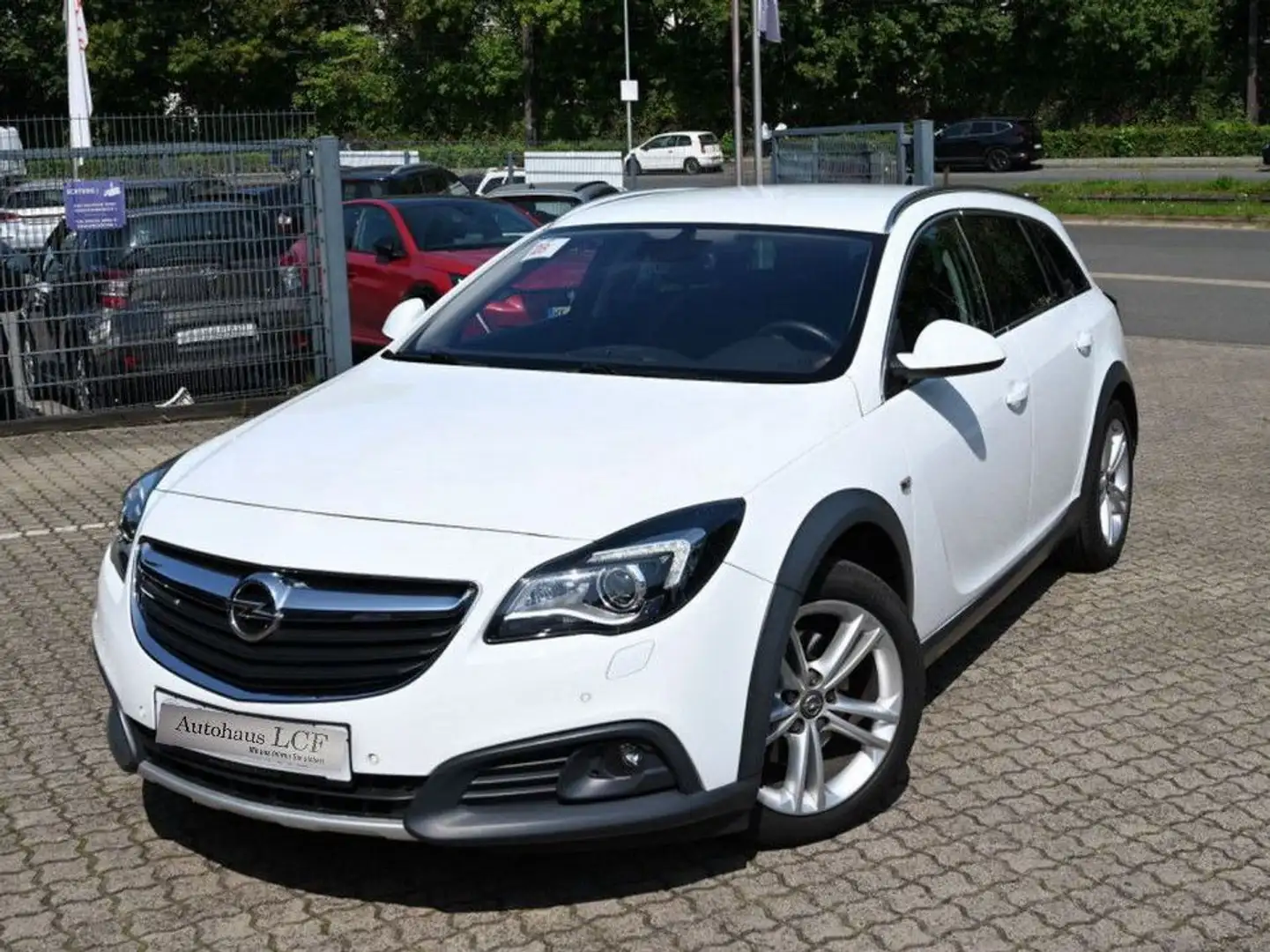 Opel Insignia Insignia Country Tourer 2.0 CDTI Navi AHK Xenon Weiß - 2