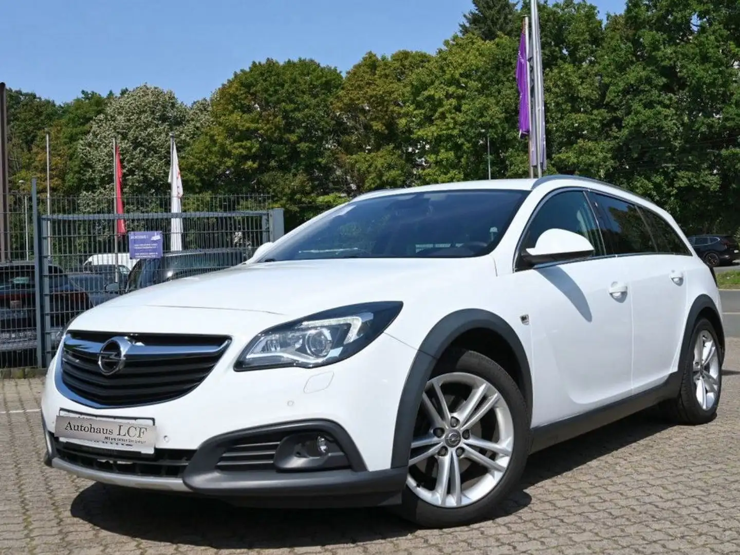 Opel Insignia Insignia Country Tourer 2.0 CDTI Navi AHK Xenon Weiß - 1