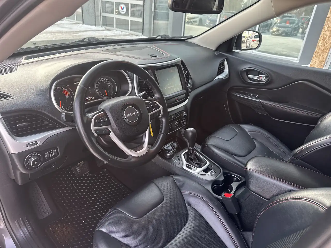 Jeep Cherokee снимка Jeep Cherokee